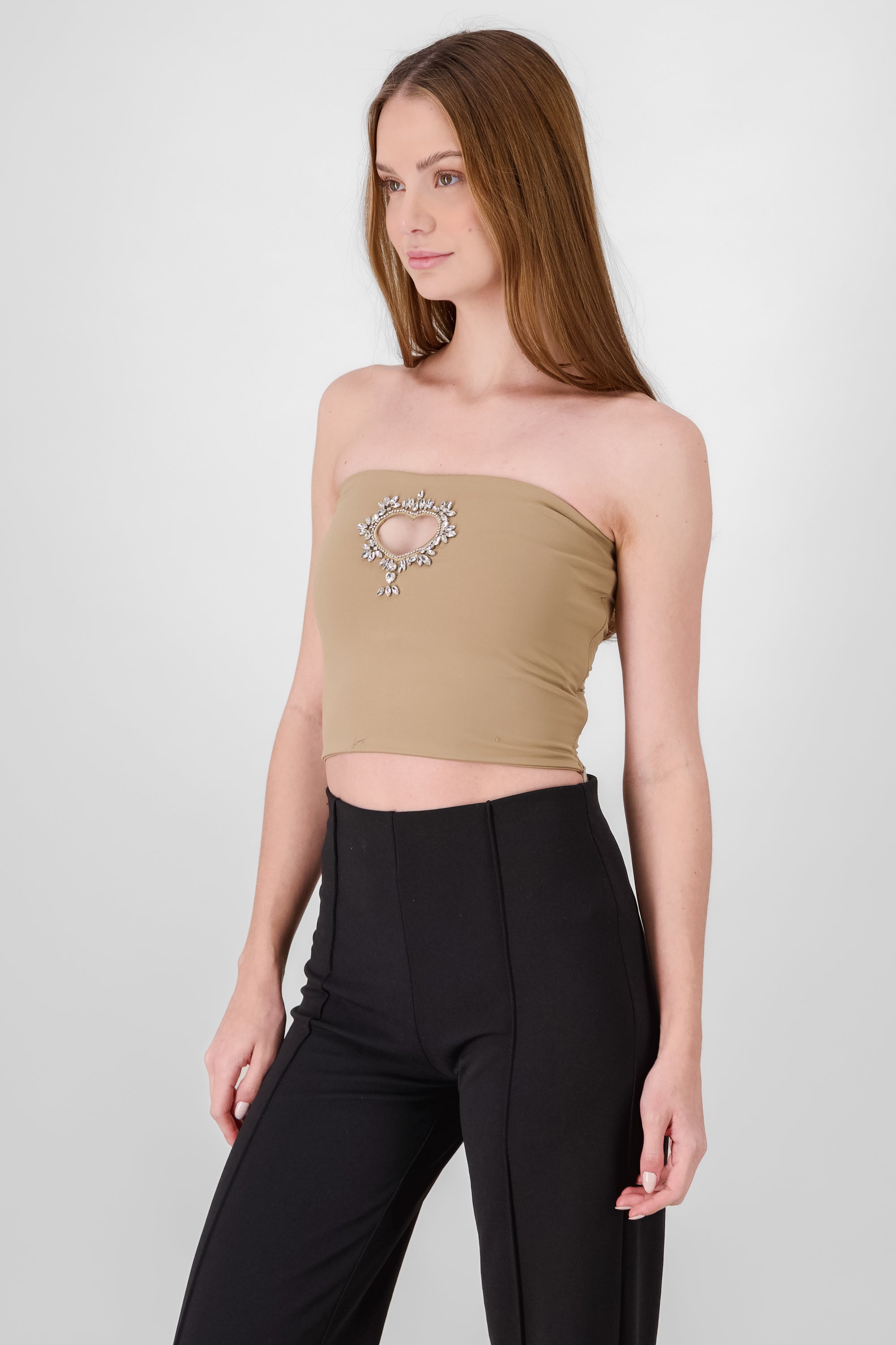 Top liso detalle corazon brillos KHAKI