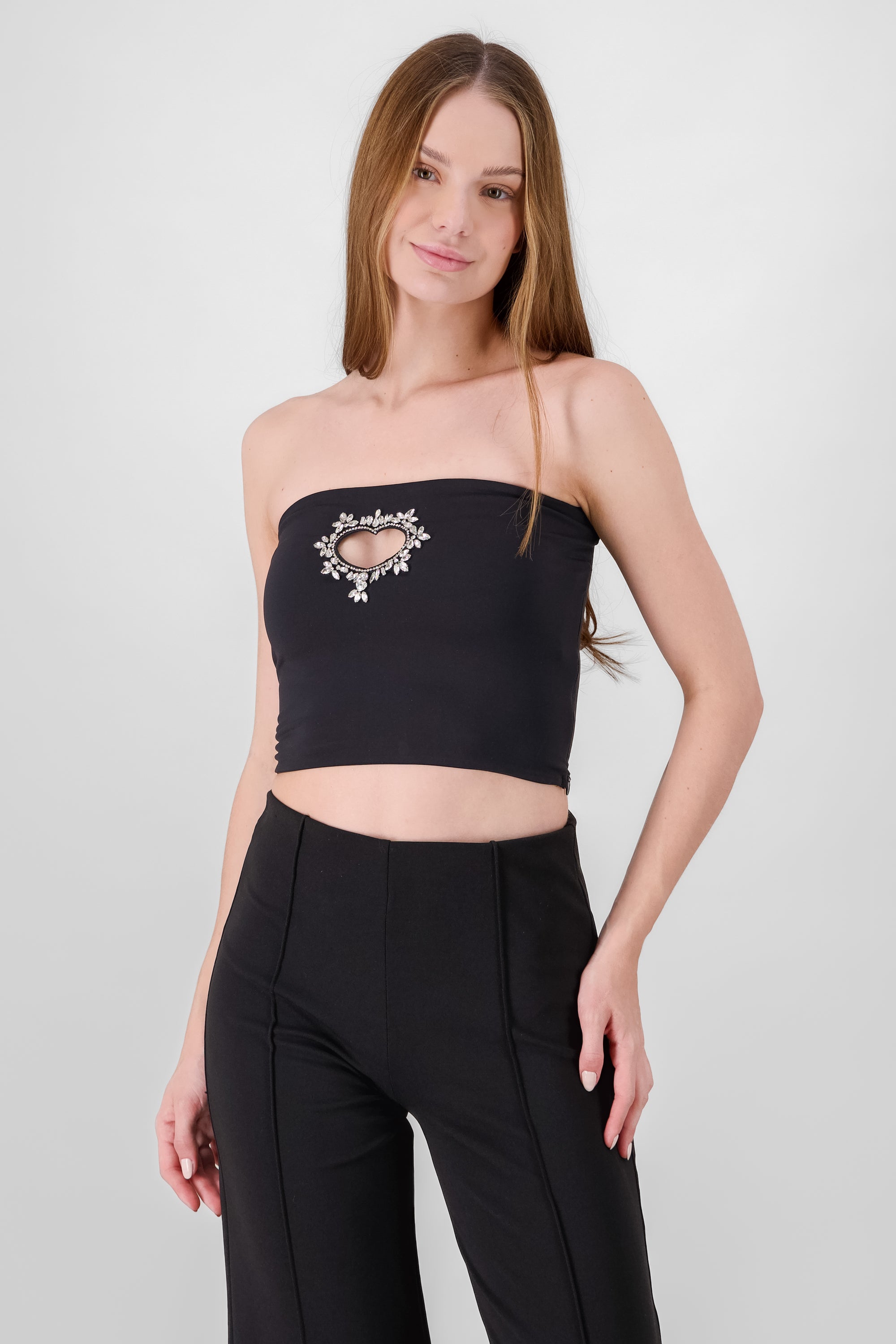 Top liso detalle corazon brillos NEGRO