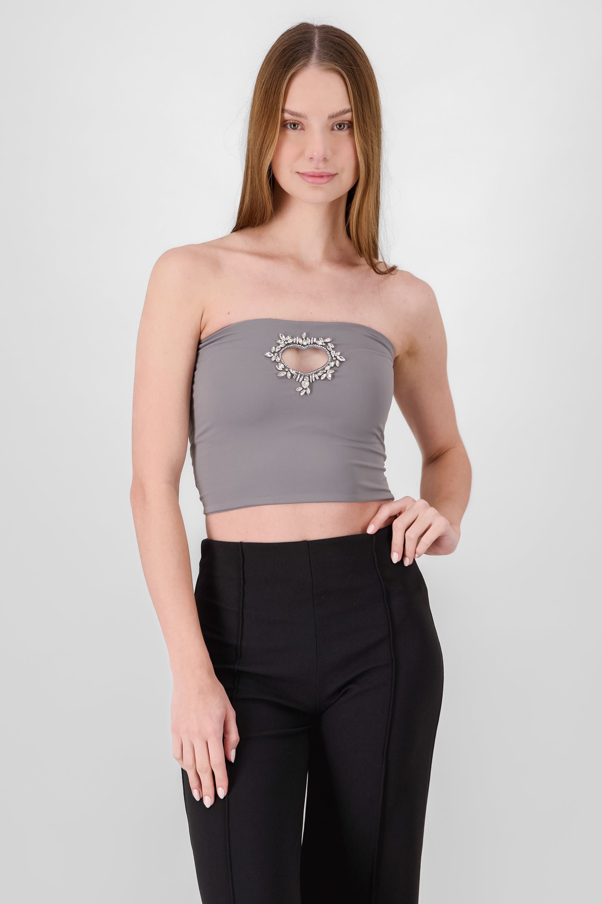 Top liso detalle corazon brillos GRIS