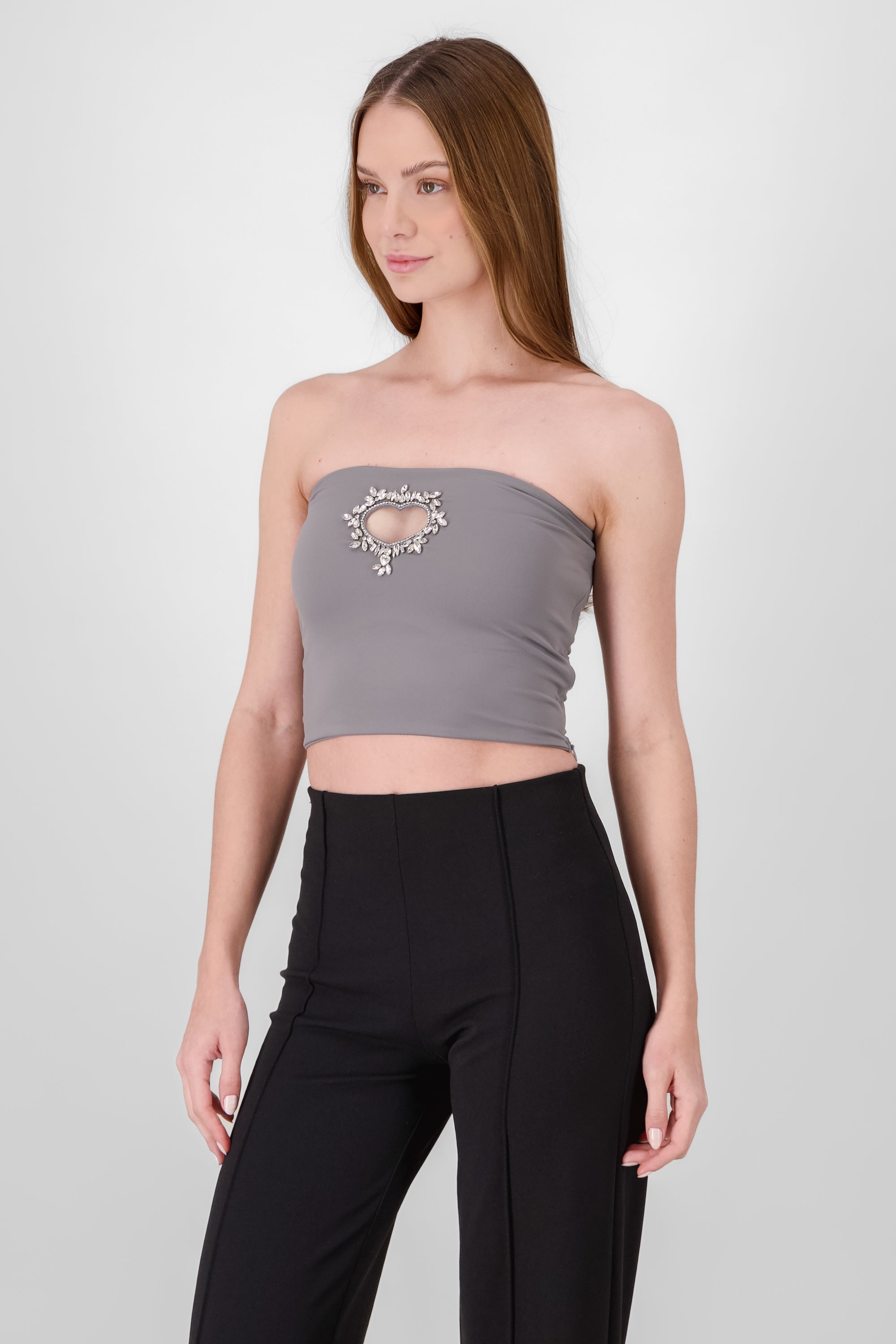 Top liso detalle corazon brillos GRIS