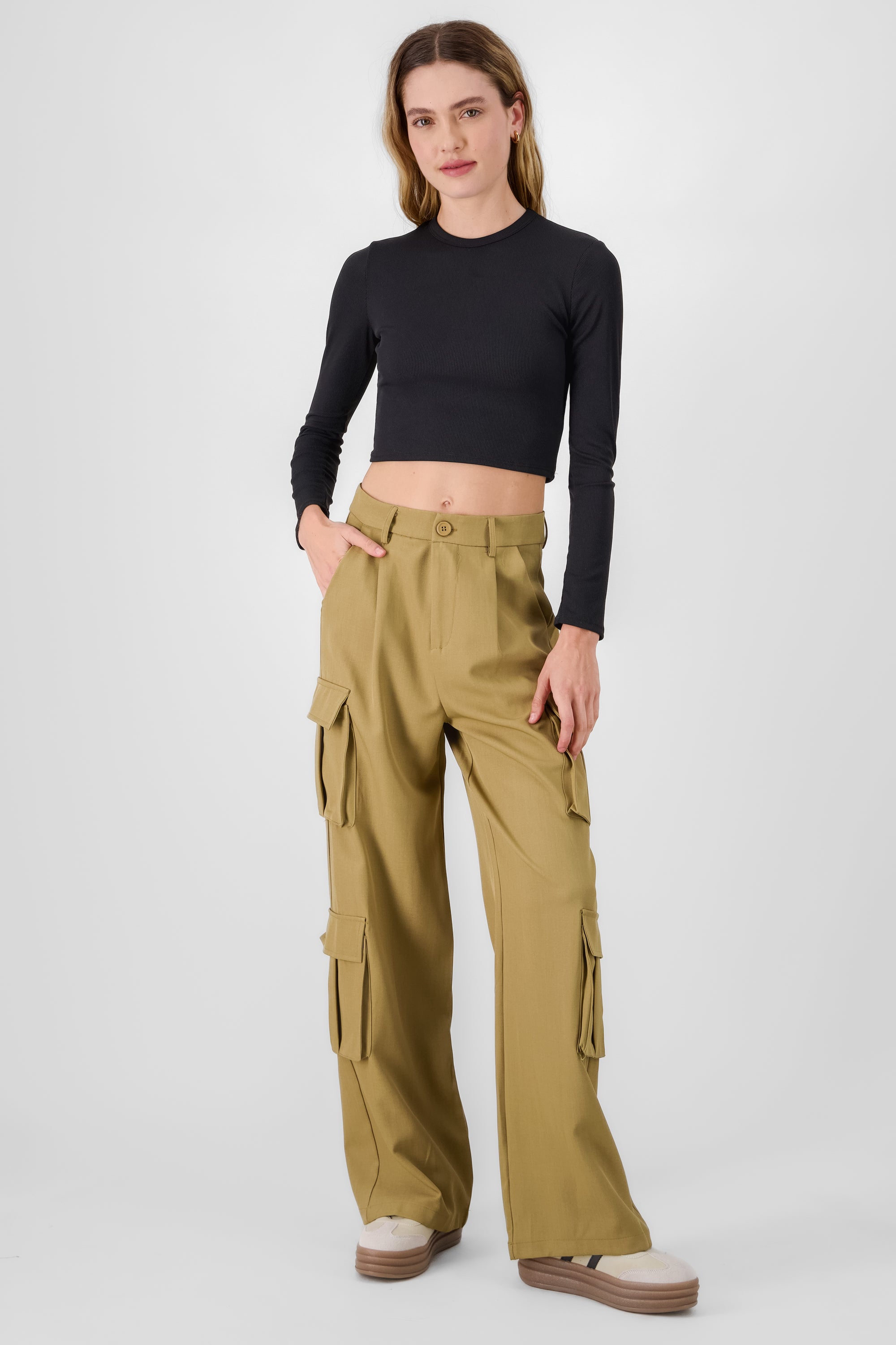 Pantalon amplio detalle cargo KHAKI