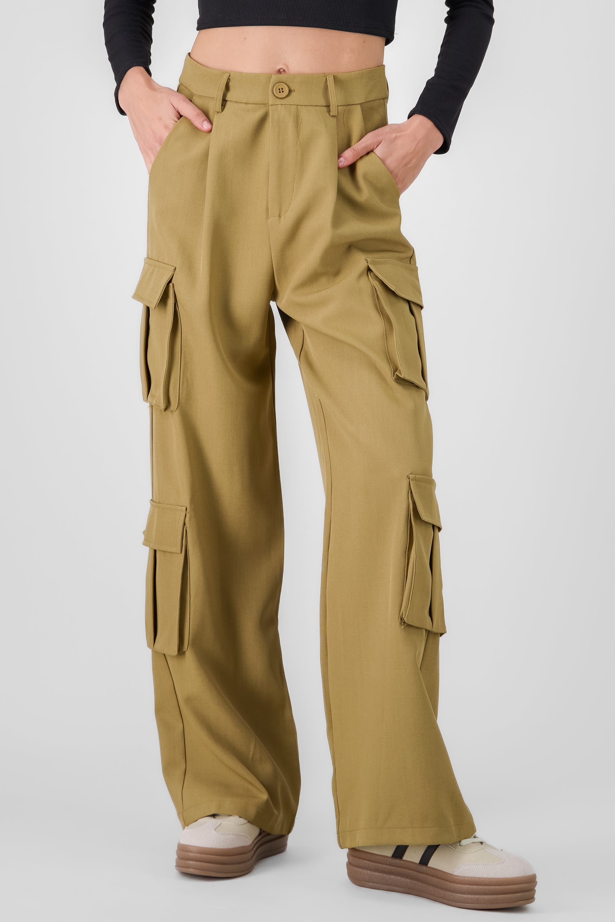 Pantalon amplio detalle cargo KHAKI