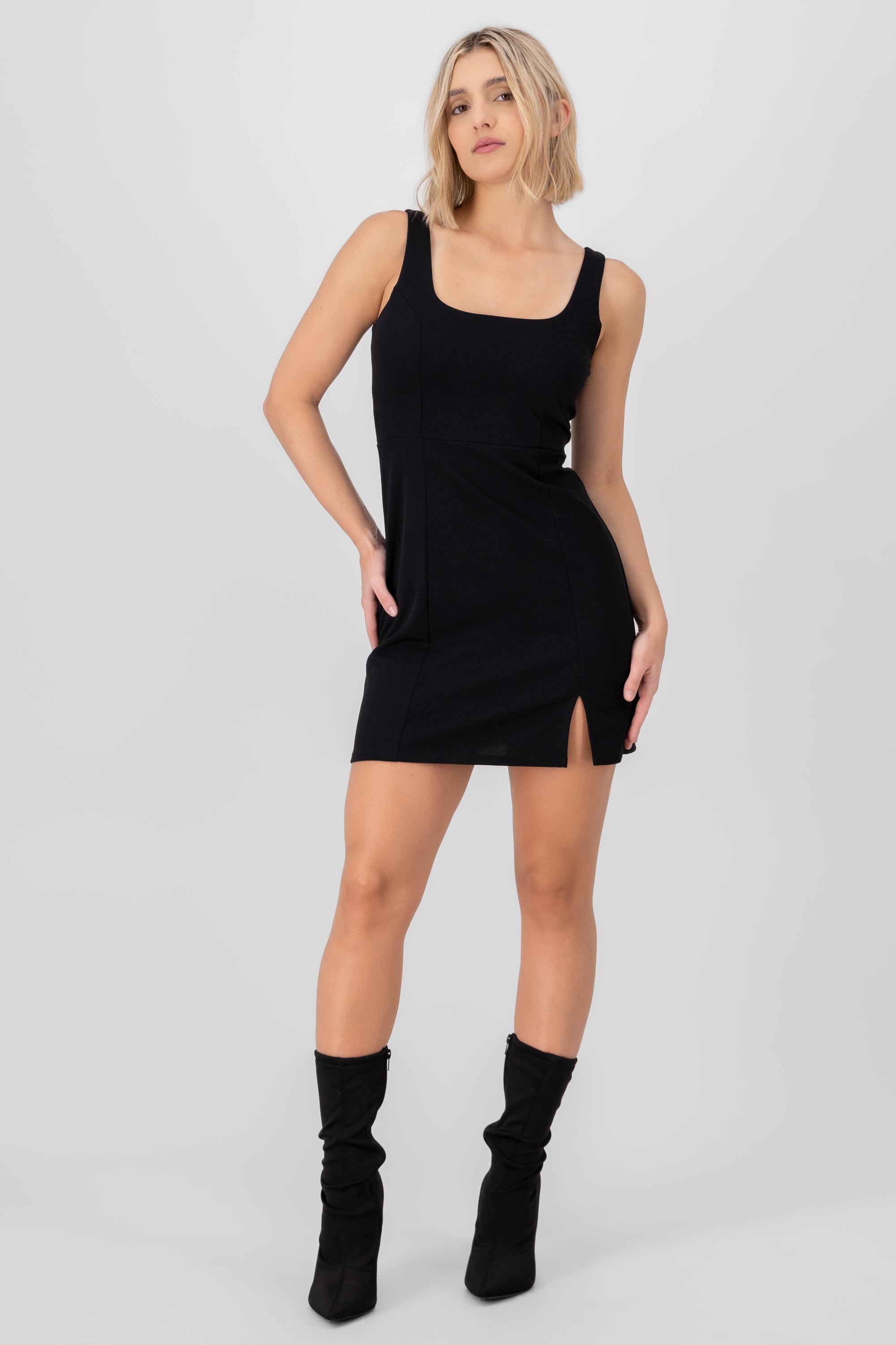 Vestido mini con escote cuadrado liso NEGRO