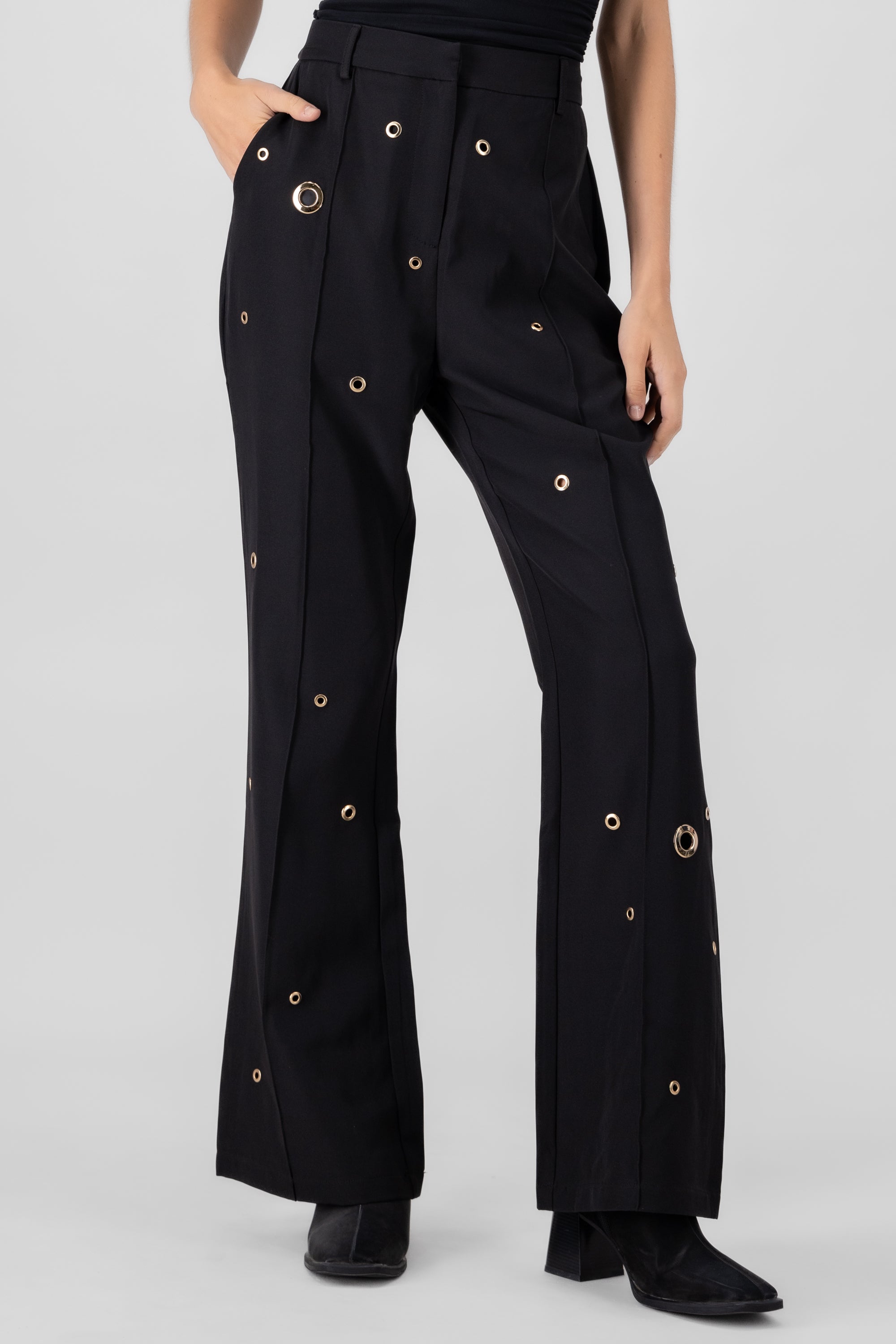 Pantalon de vestir detalle argollas NEGRO