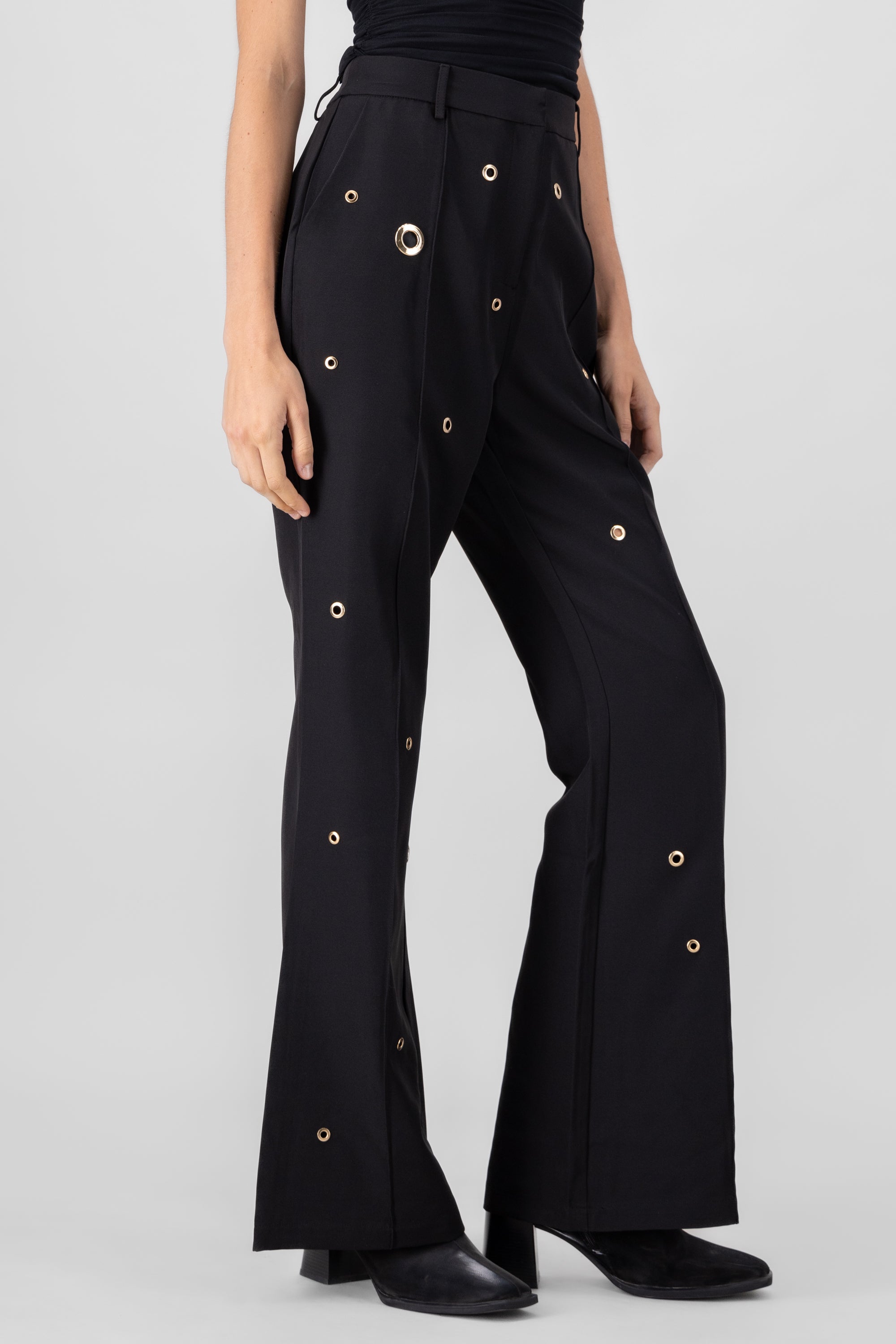 Pantalon de vestir detalle argollas NEGRO