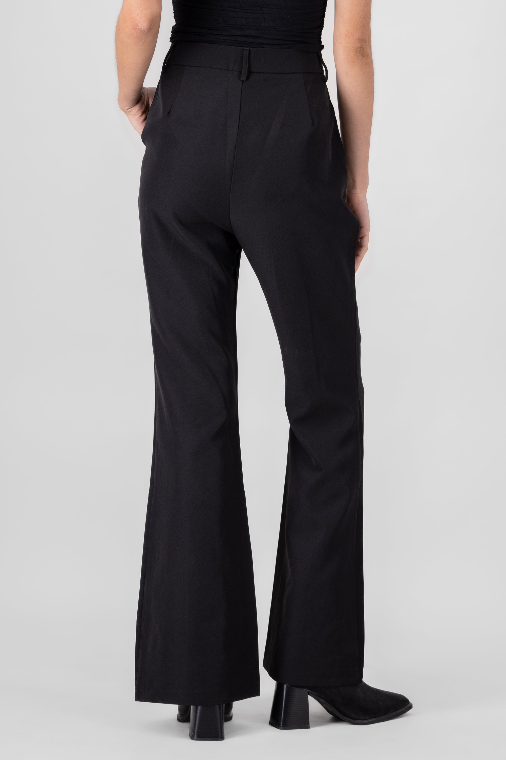 Pantalon de vestir detalle argollas NEGRO