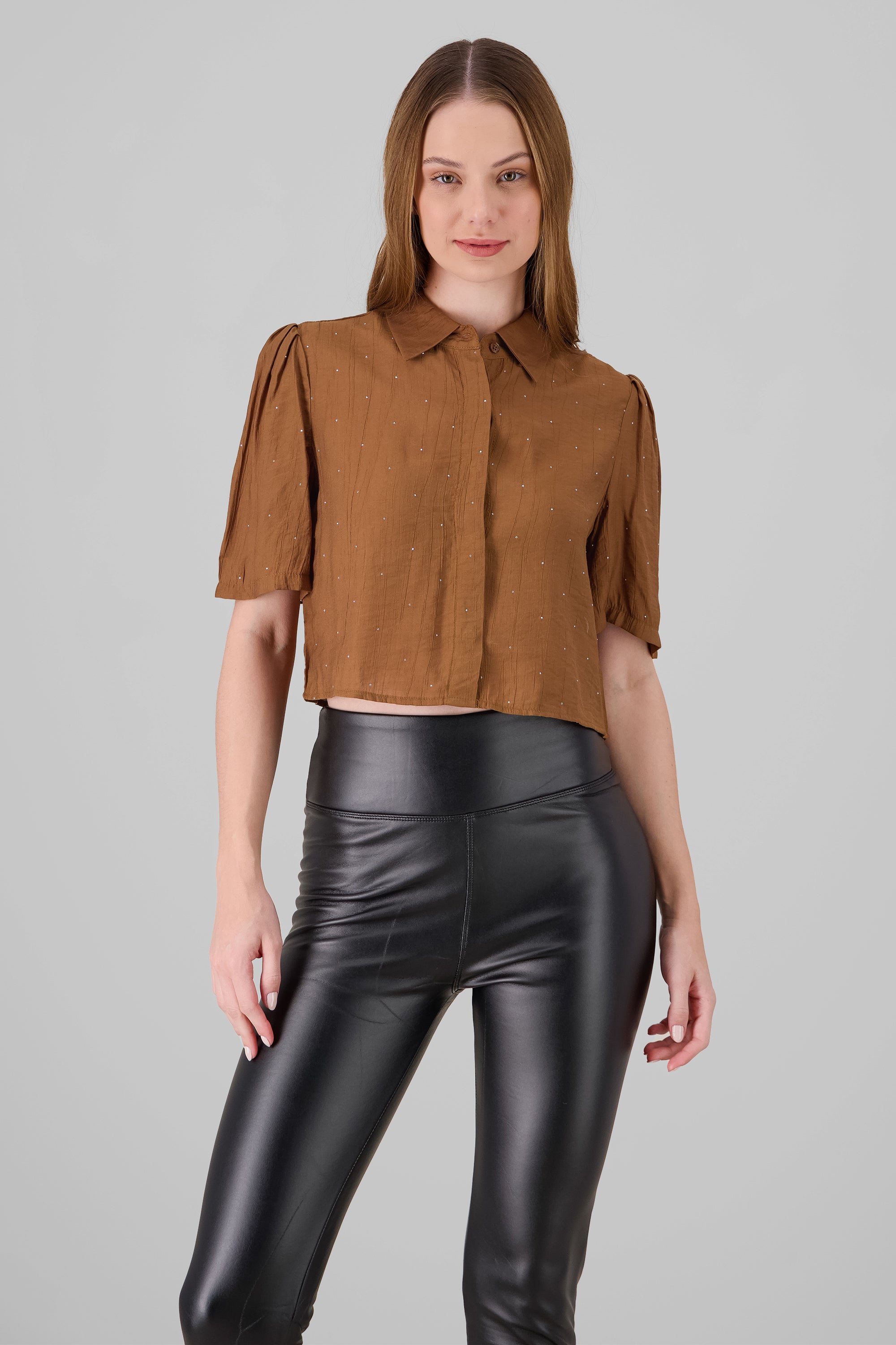 Camisa crop detalle brillos CAFE