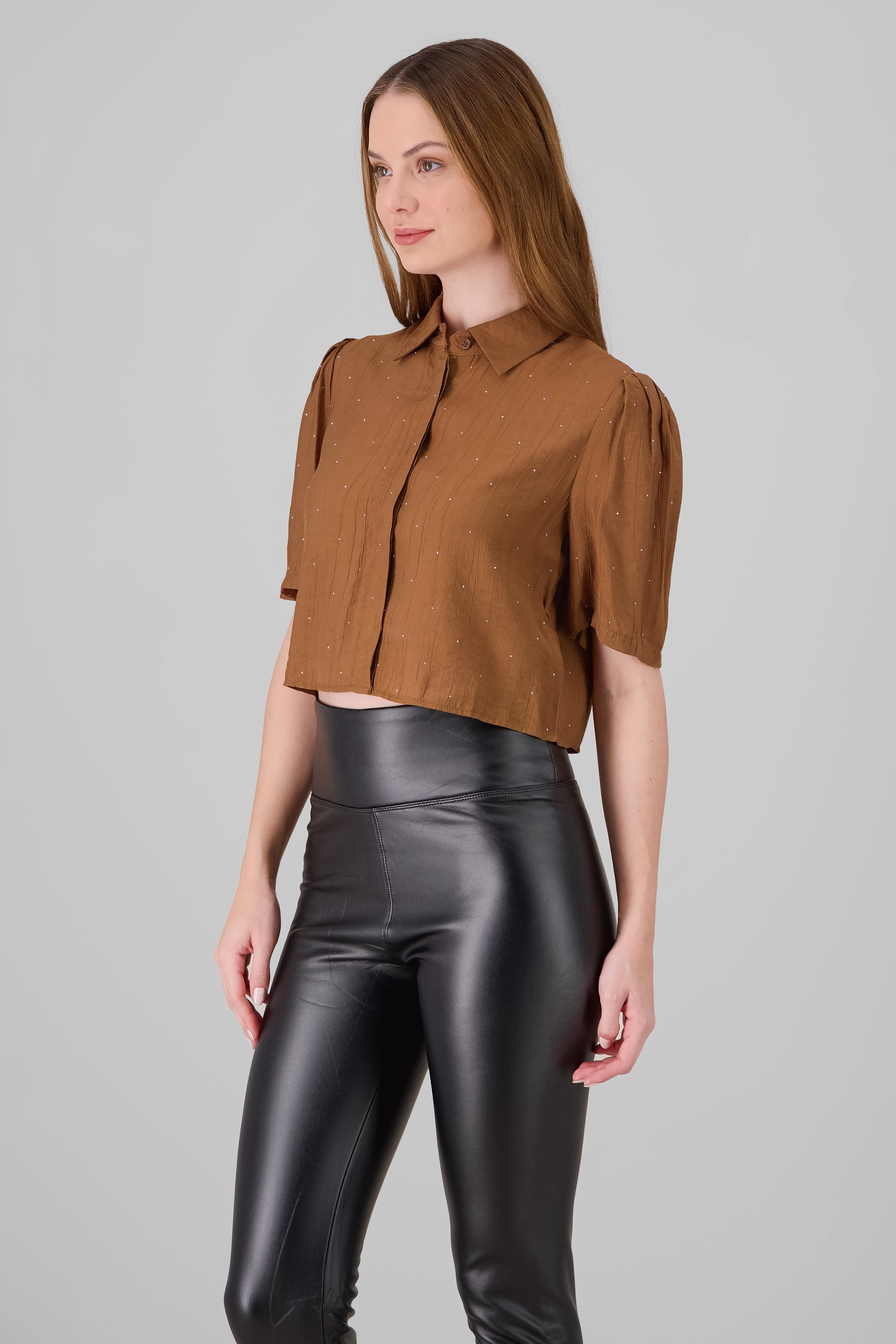 Camisa crop detalle brillos CAFE