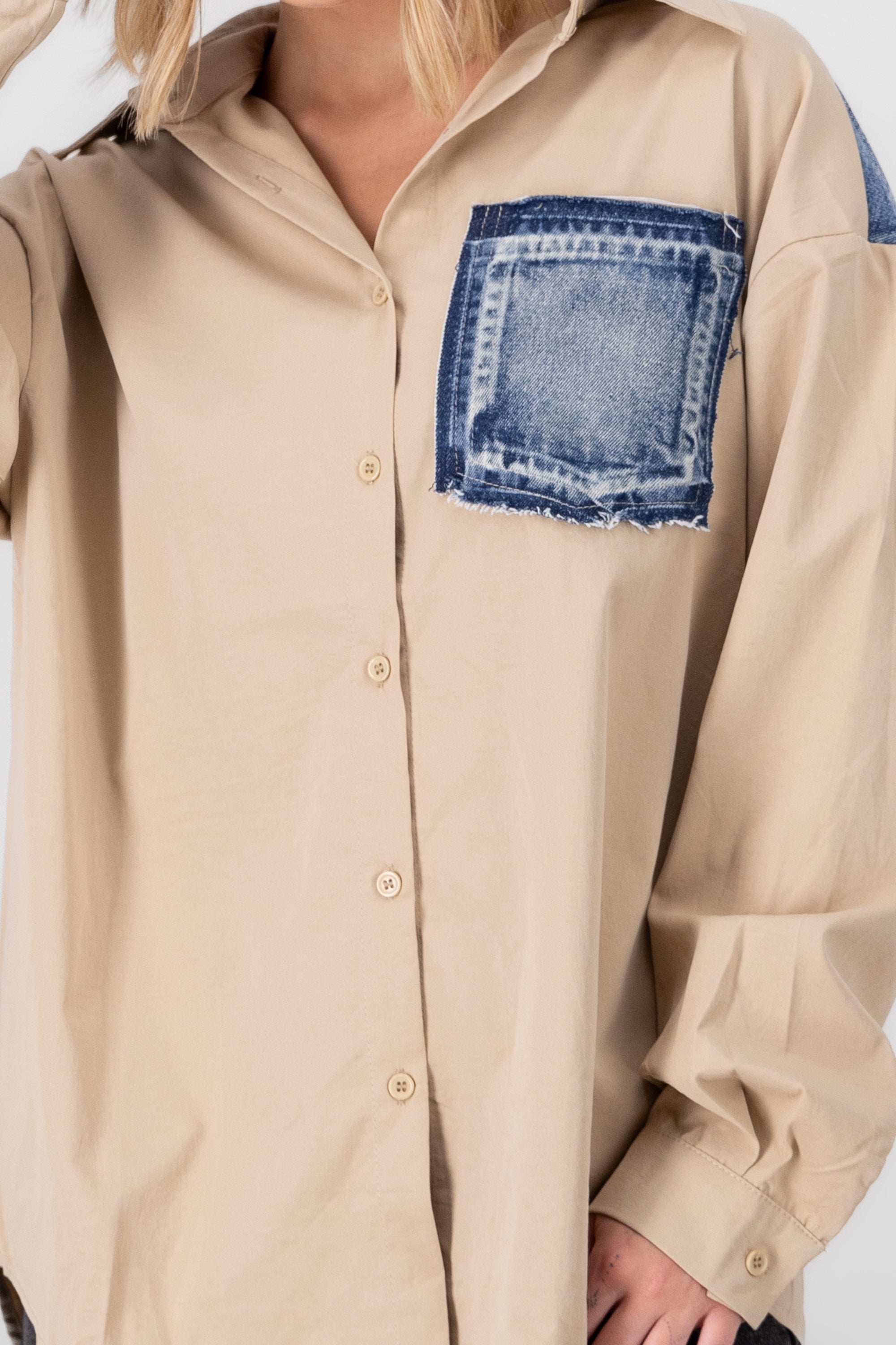 Camisa larga detalle bolsa denim KHAKI