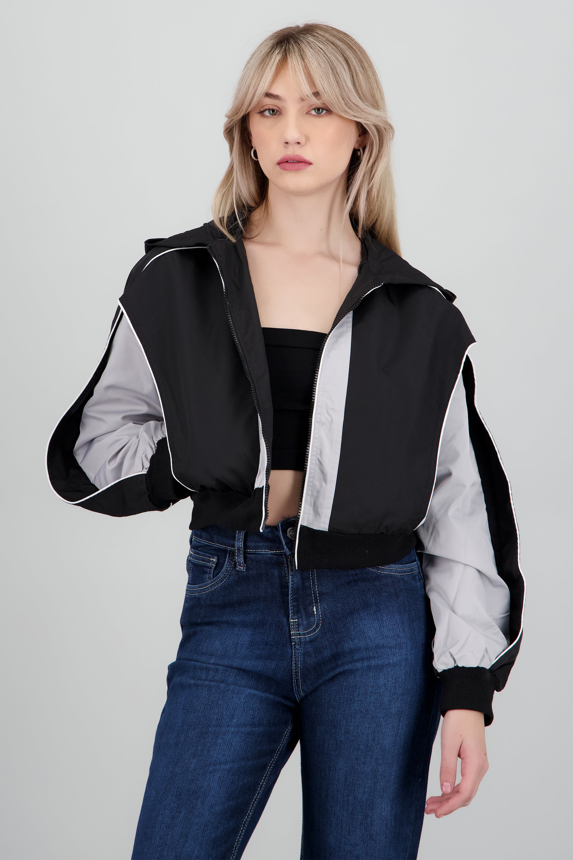 Chamarra ligera detalle contraste NEGRO