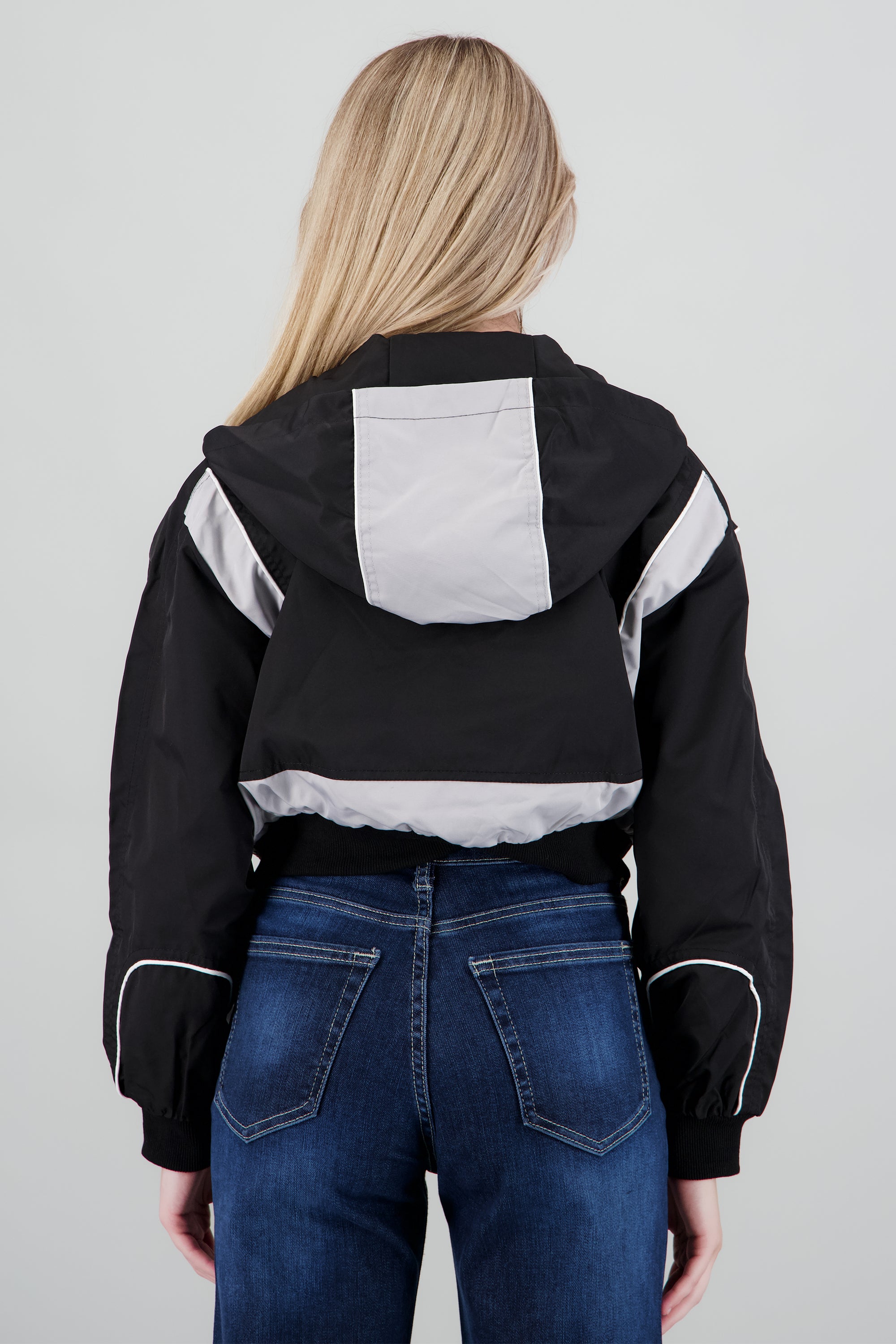 Chamarra ligera detalle contraste NEGRO