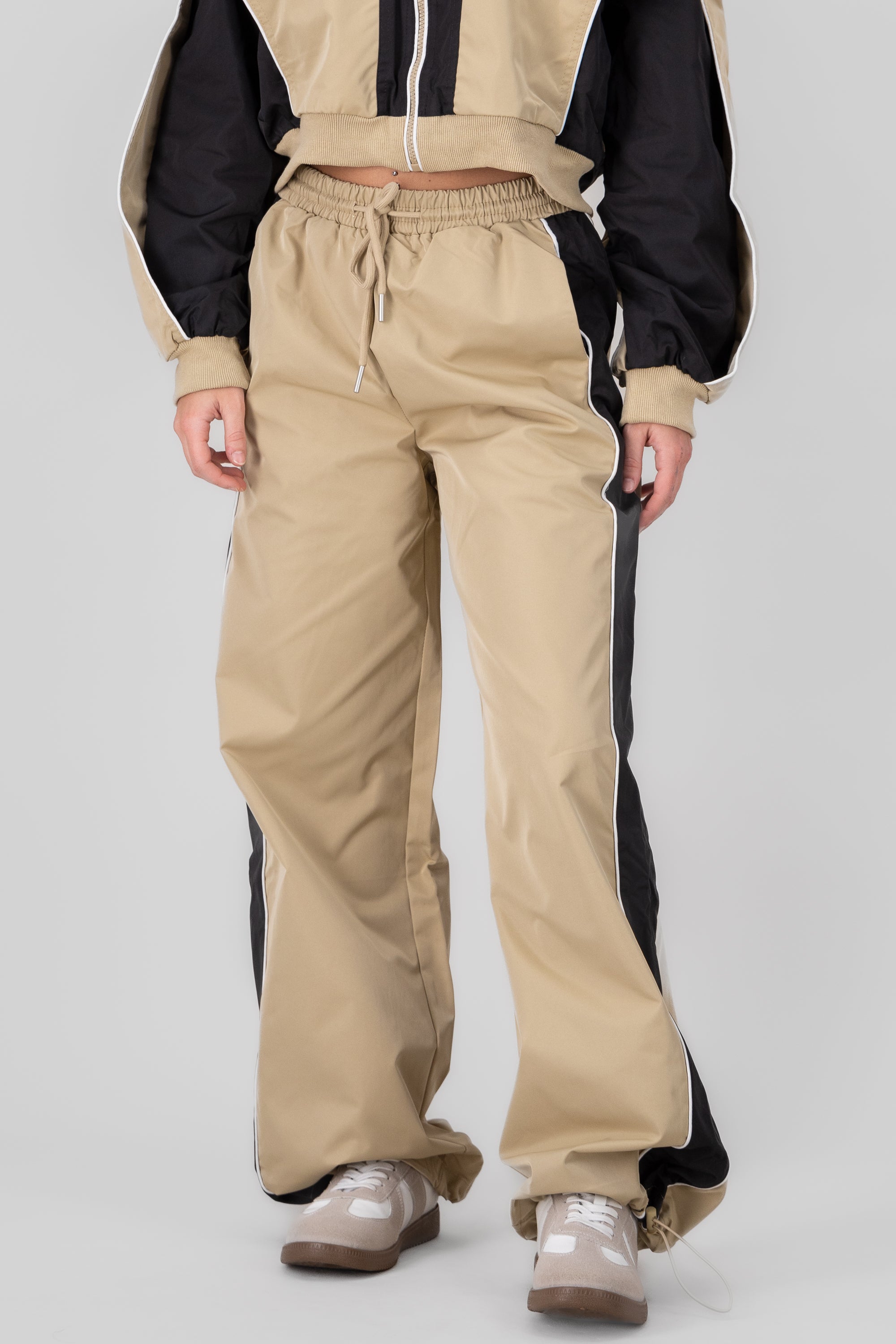 Pantalon detalle contraste BEIGE