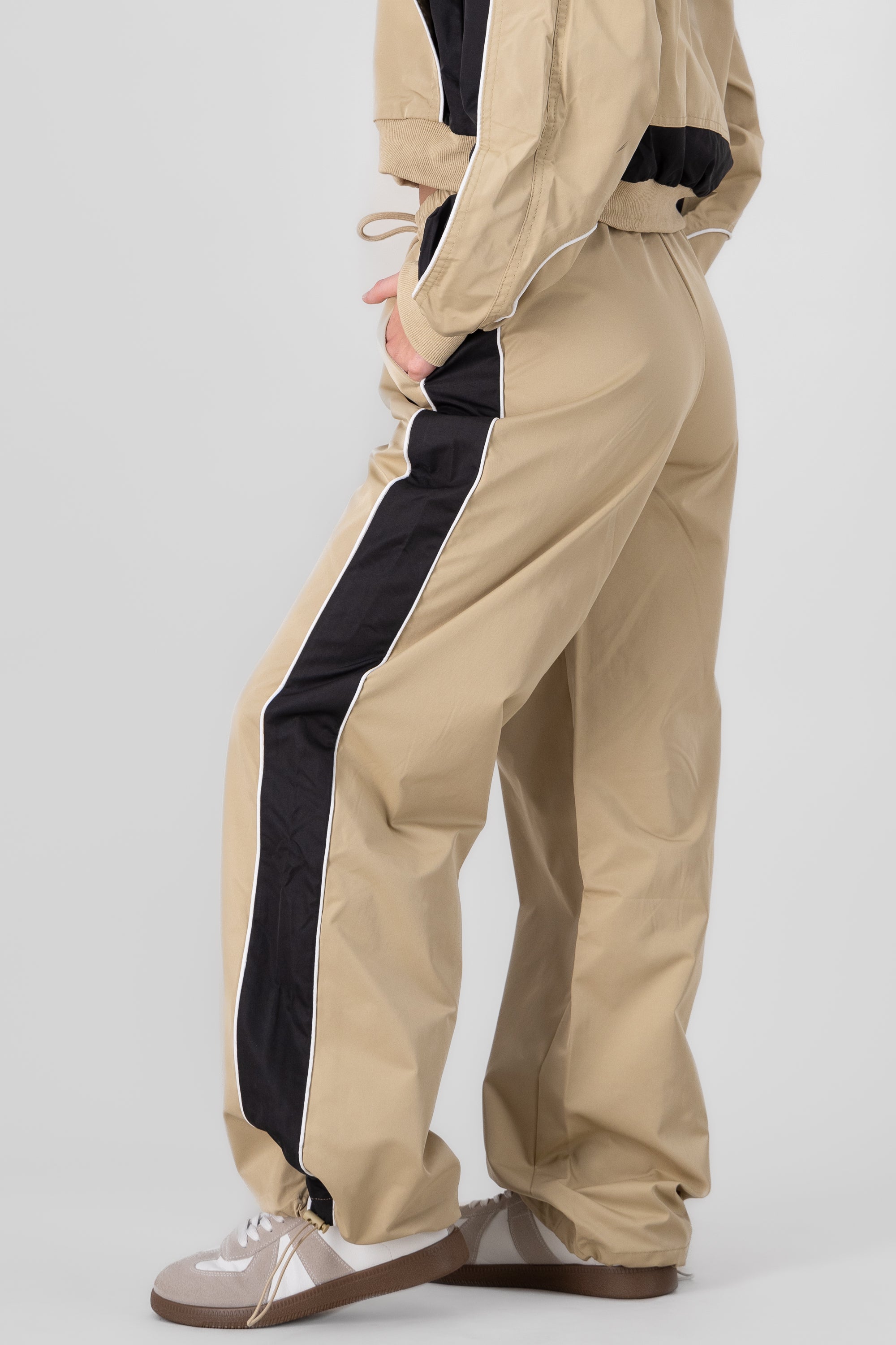 Pantalon detalle contraste BEIGE