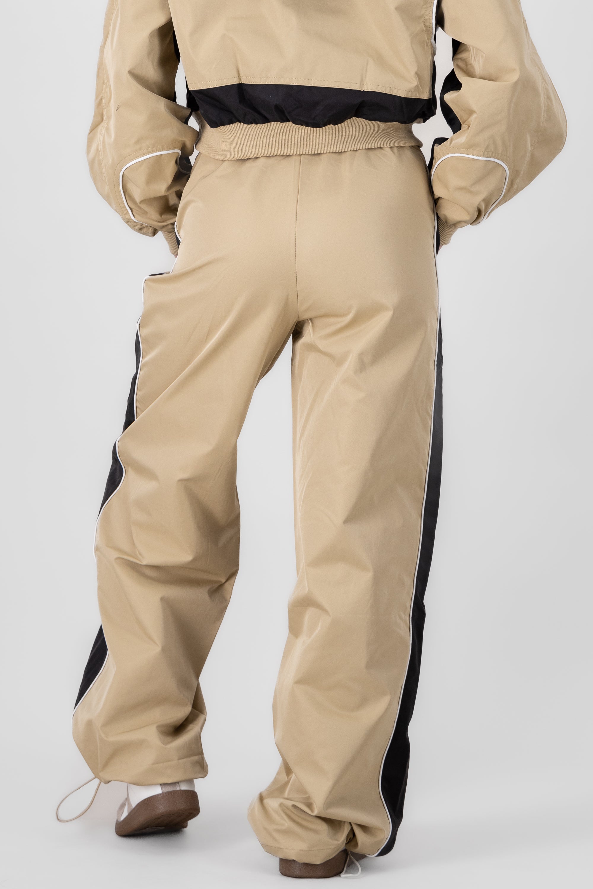 Pantalon detalle contraste BEIGE