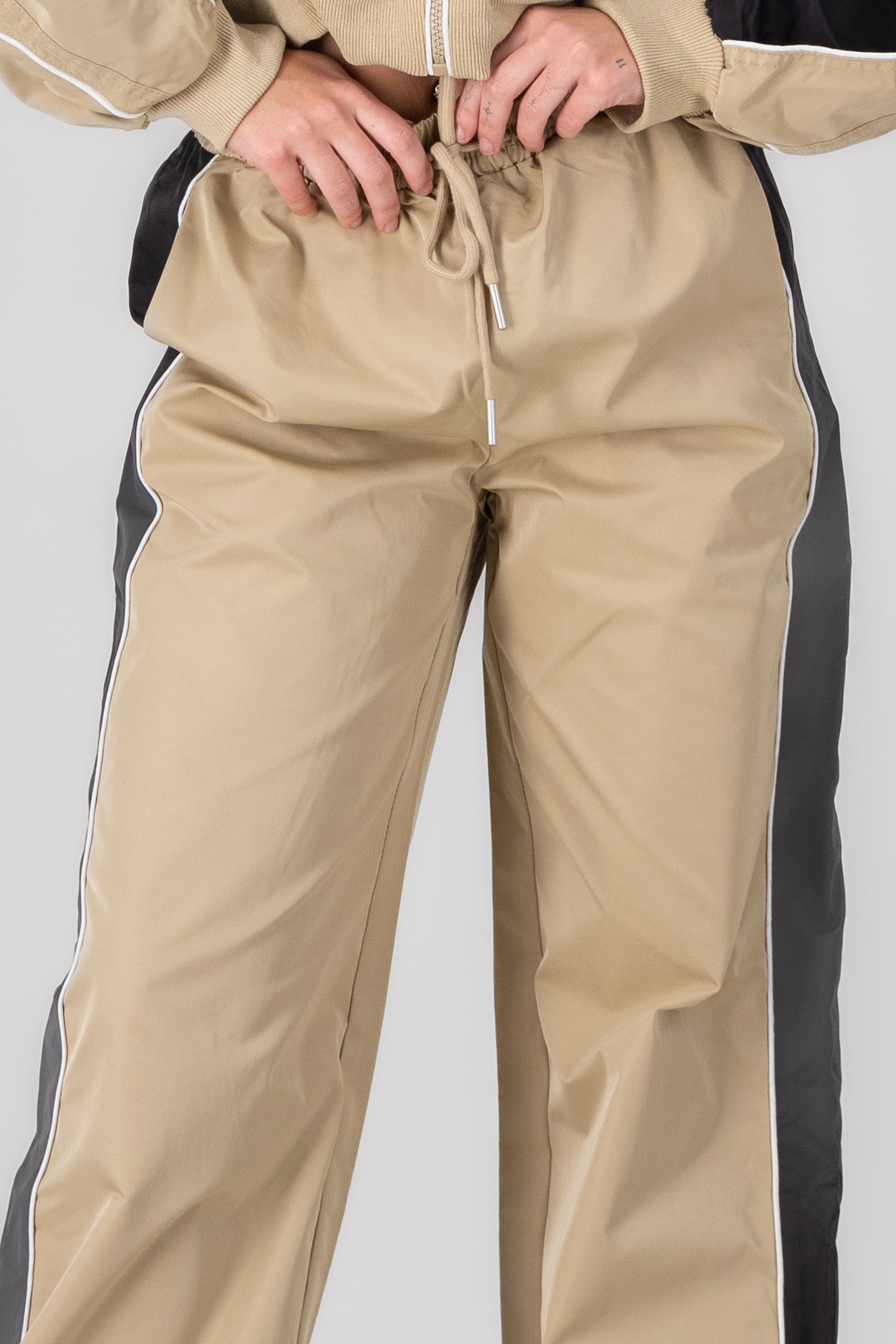 Pantalon detalle contraste BEIGE