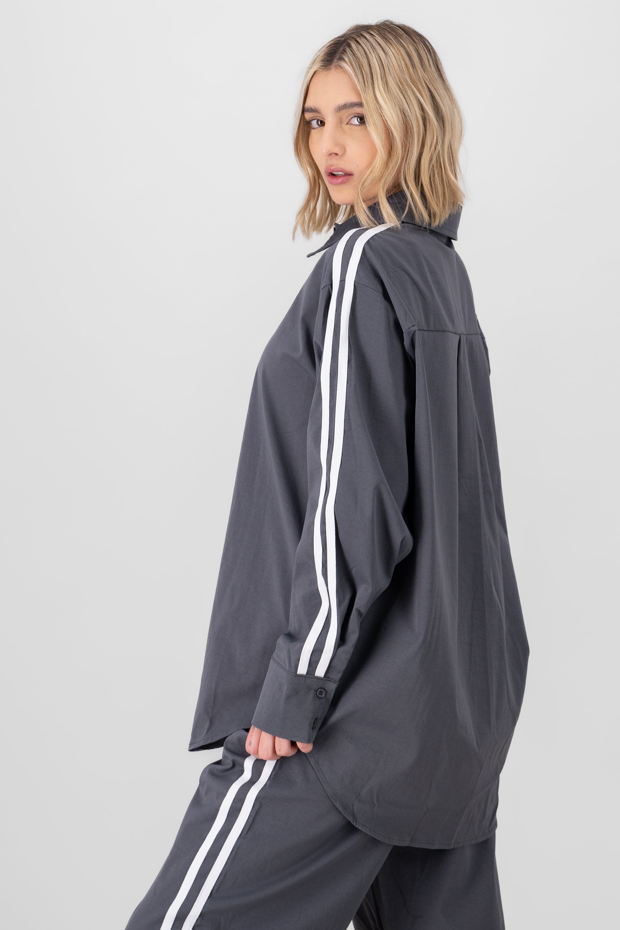 Camisa oversize detalle rayas GRIS