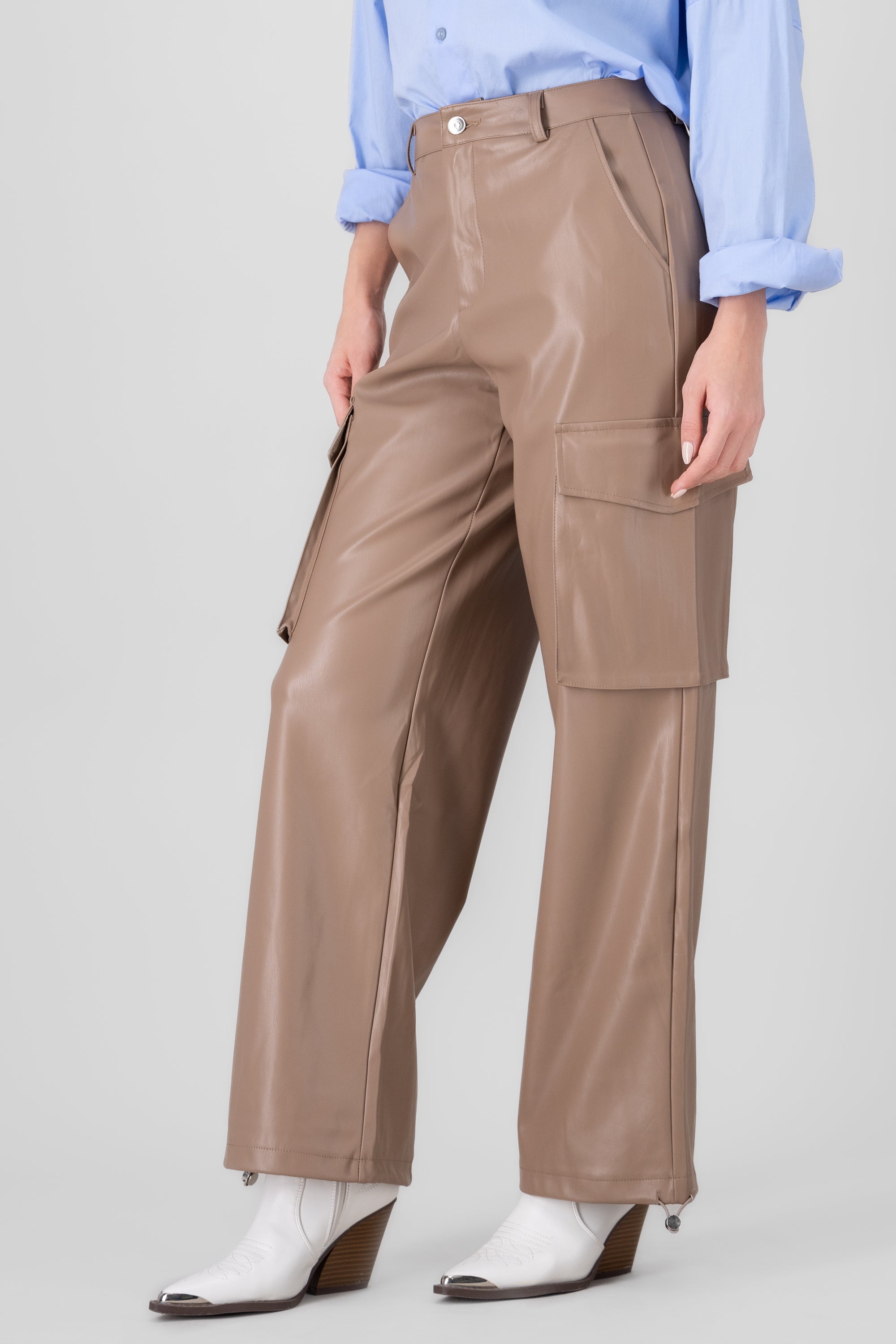 Pantalon pu bolsas cargo BEIGE