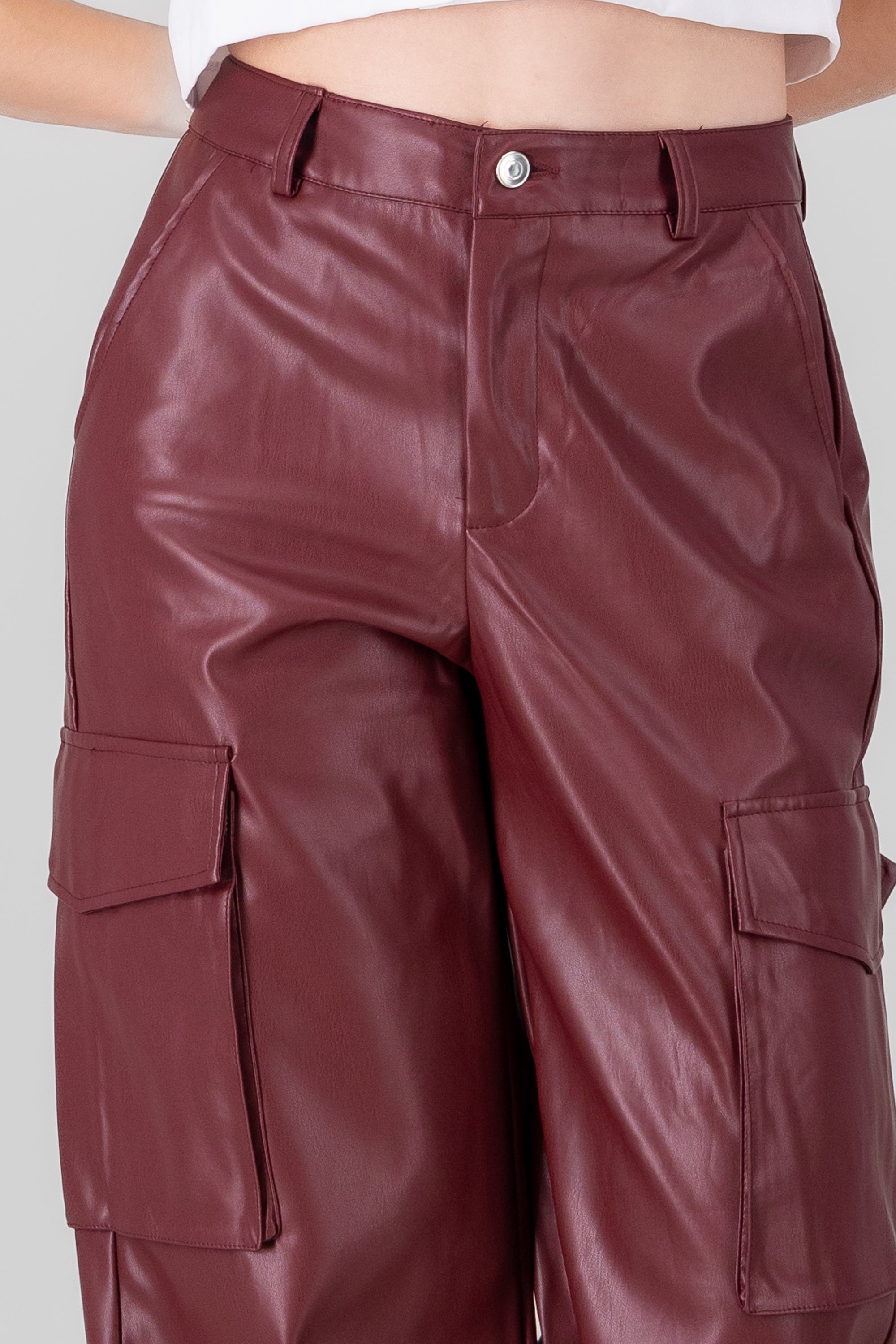 Pantalon pu bolsas cargo VINO