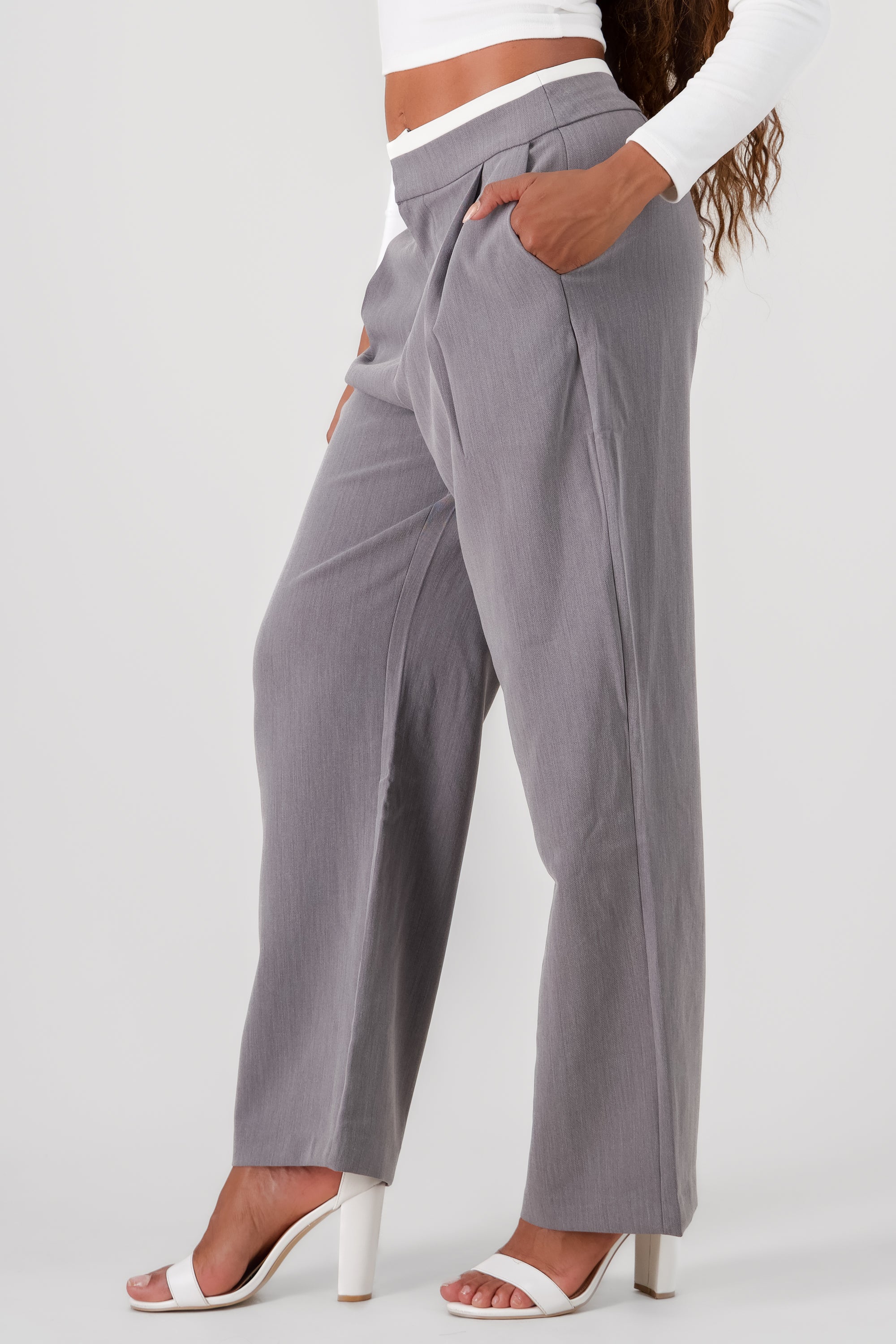 Pantalon de vestir detalle pretina contraste GRIS