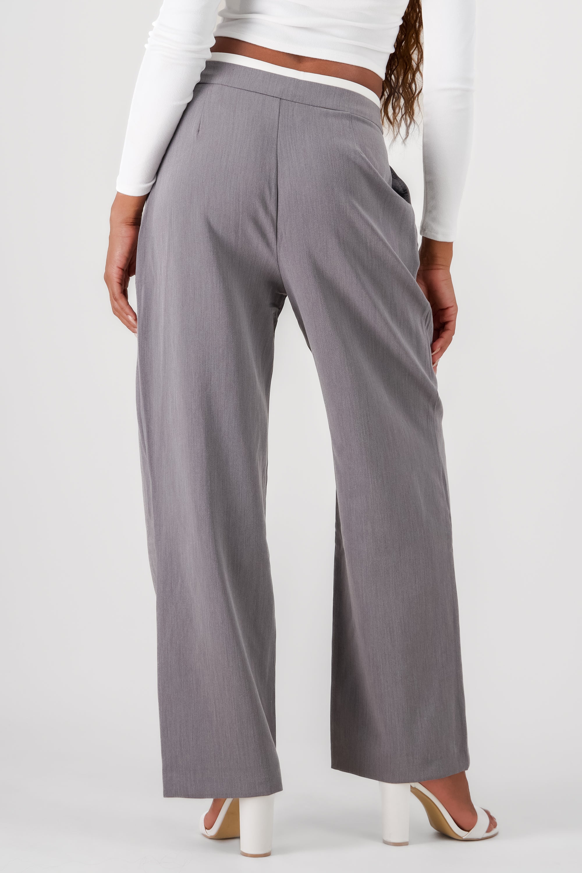 Pantalon de vestir detalle pretina contraste GRIS