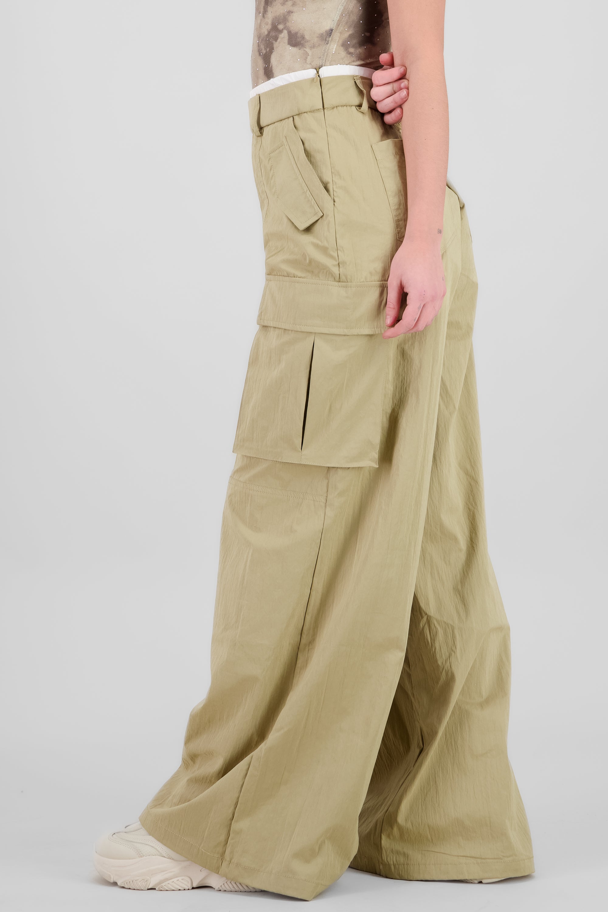 Pantalon cargo detalle pretina doble BEIGE