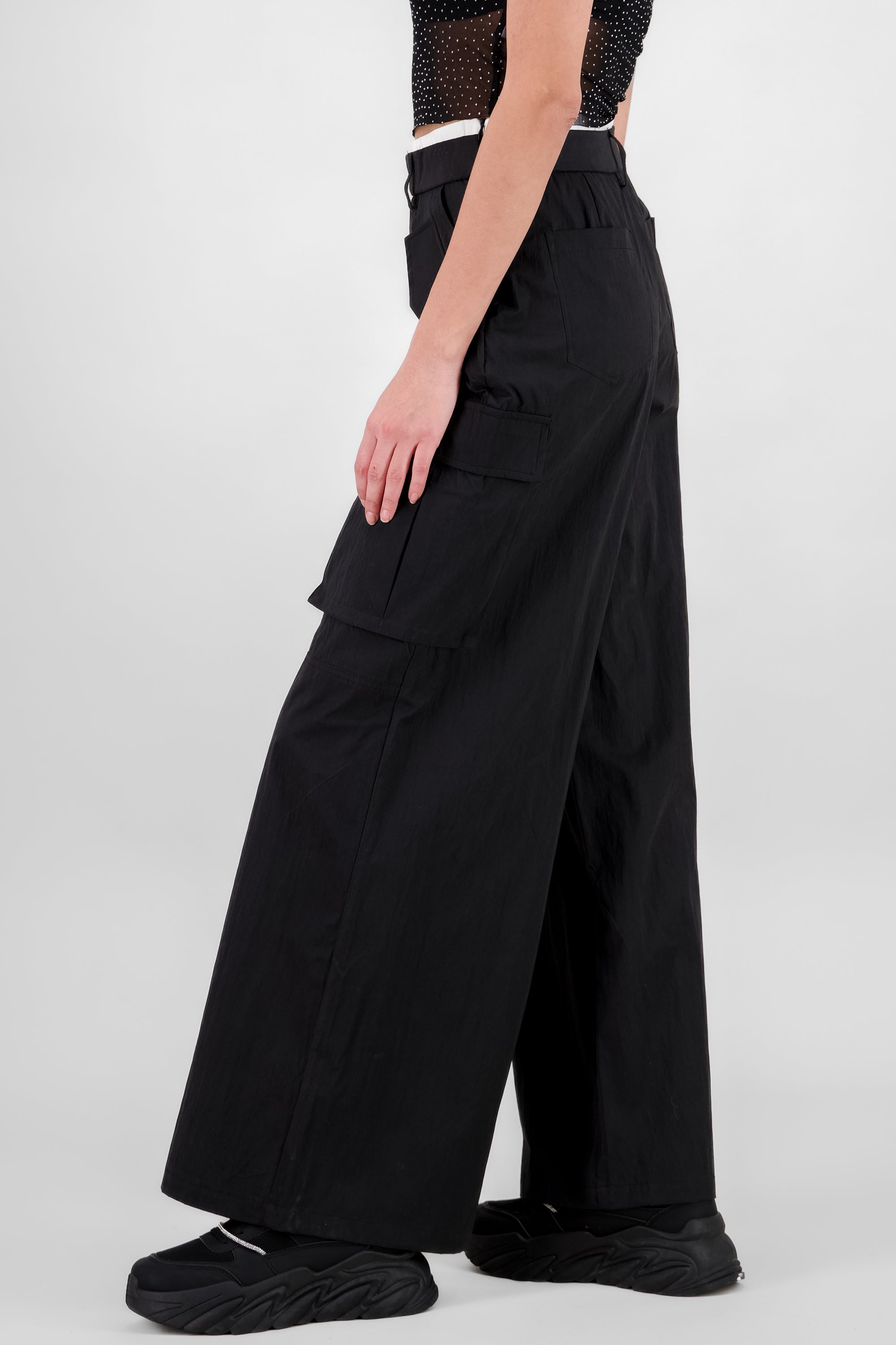 Pantalon cargo detalle pretina doble NEGRO