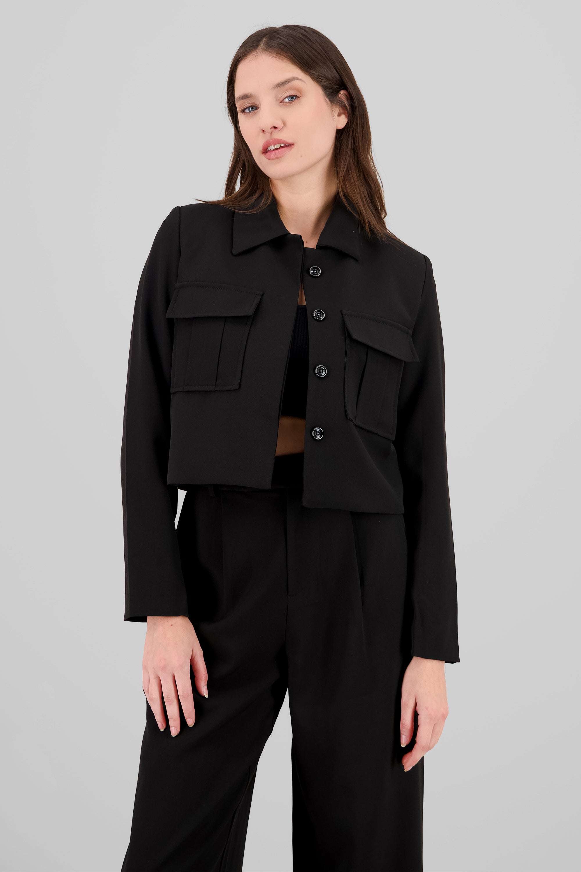 Camisa crop detalle bolsas 3D NEGRO