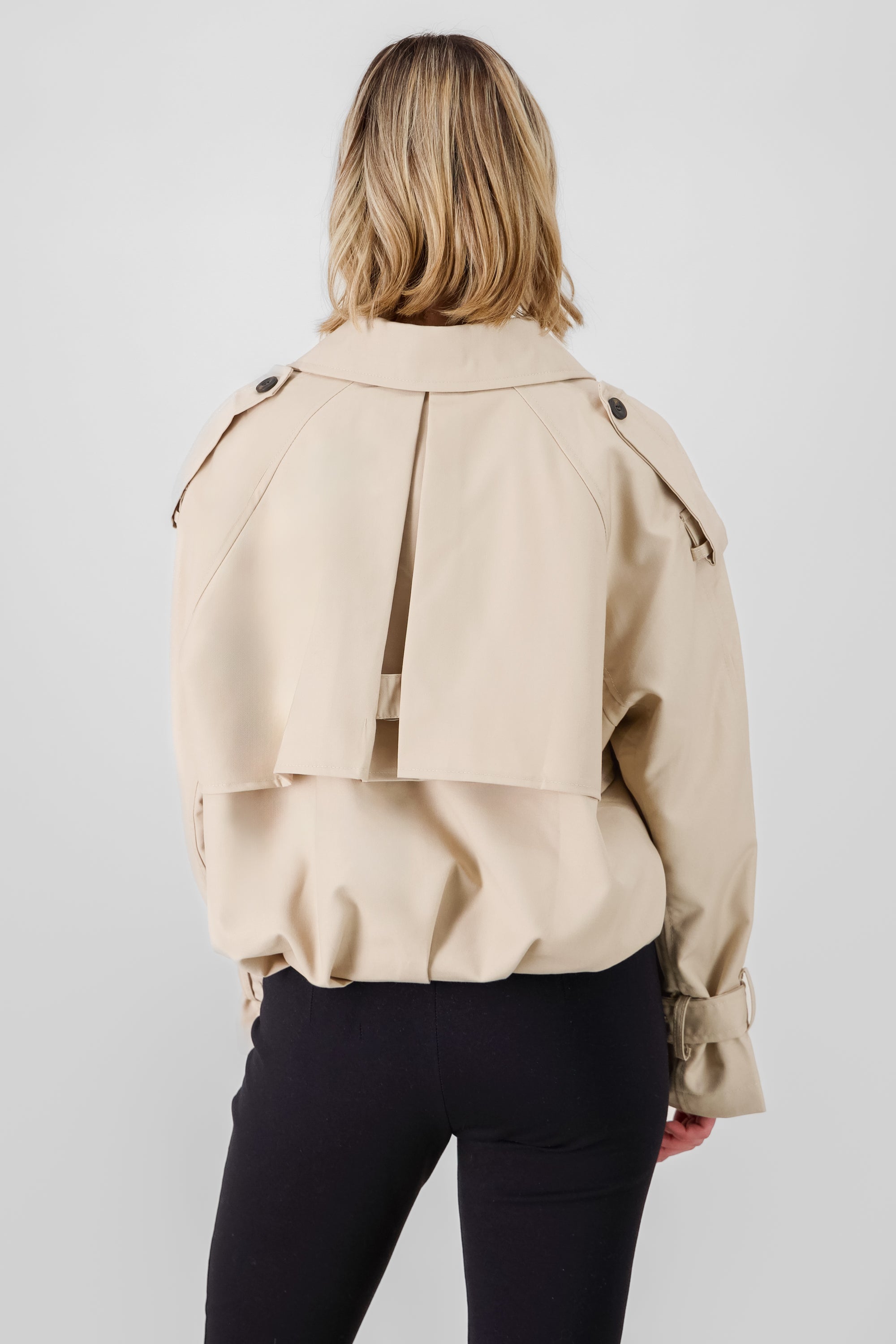 GABARDINA CORTA LISA BEIGE