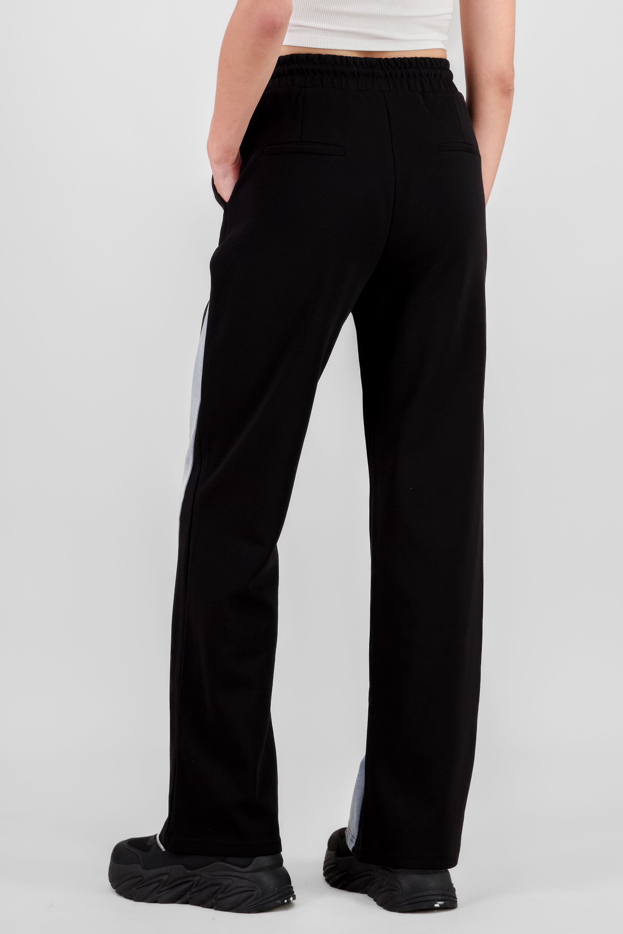 Pantalon recto liso NEGRO