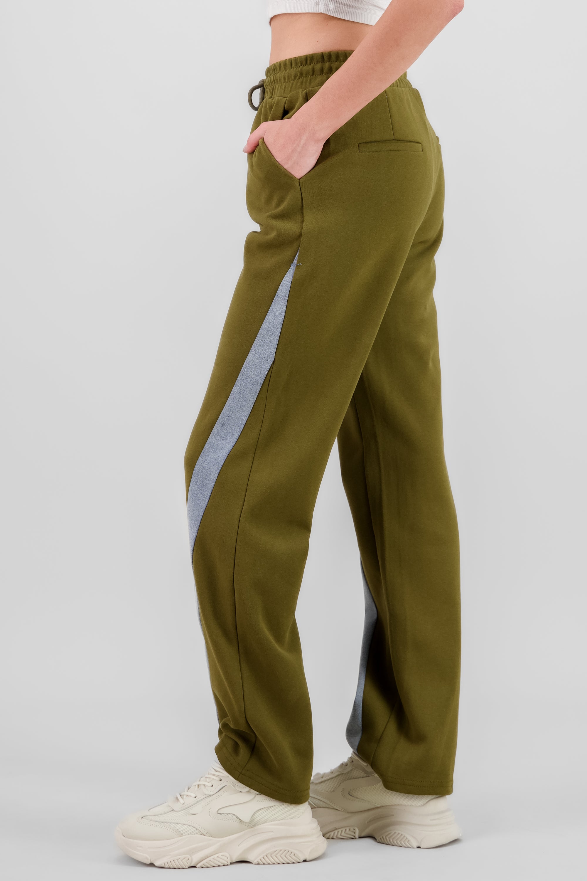 Pantalon recto liso VERDE