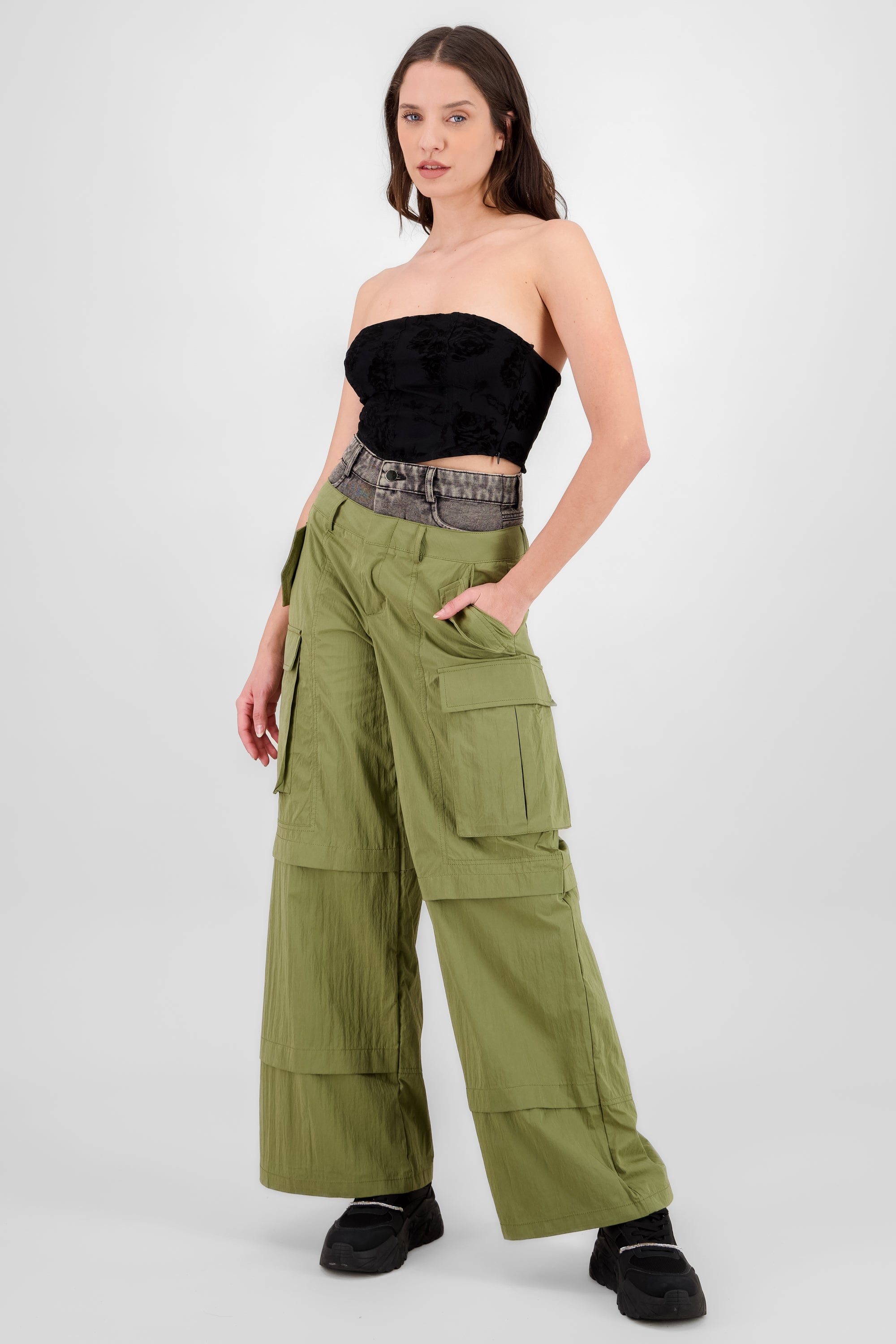 Pantalon cargo detalle pretina denim VERDE