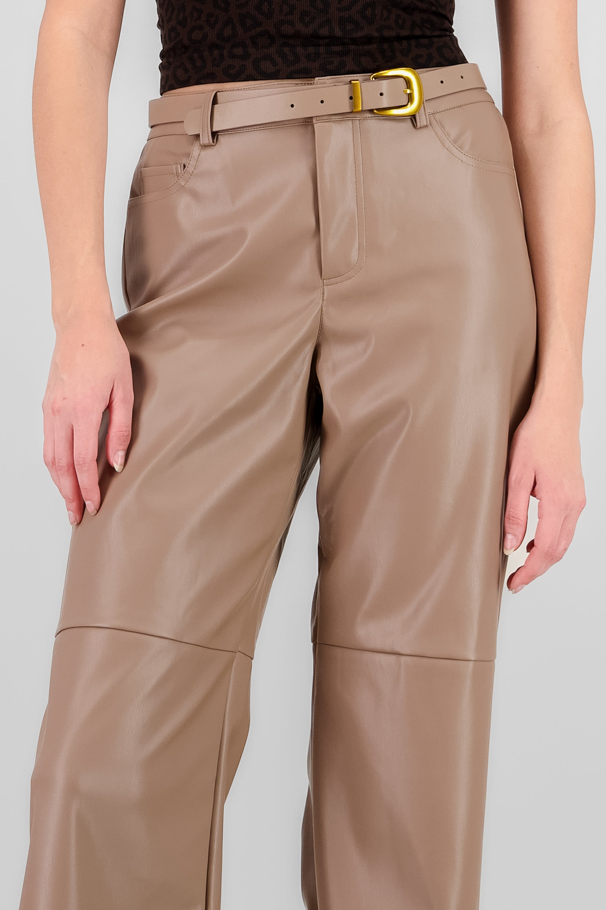 Pantalon recto detalle cinturon BEIGE