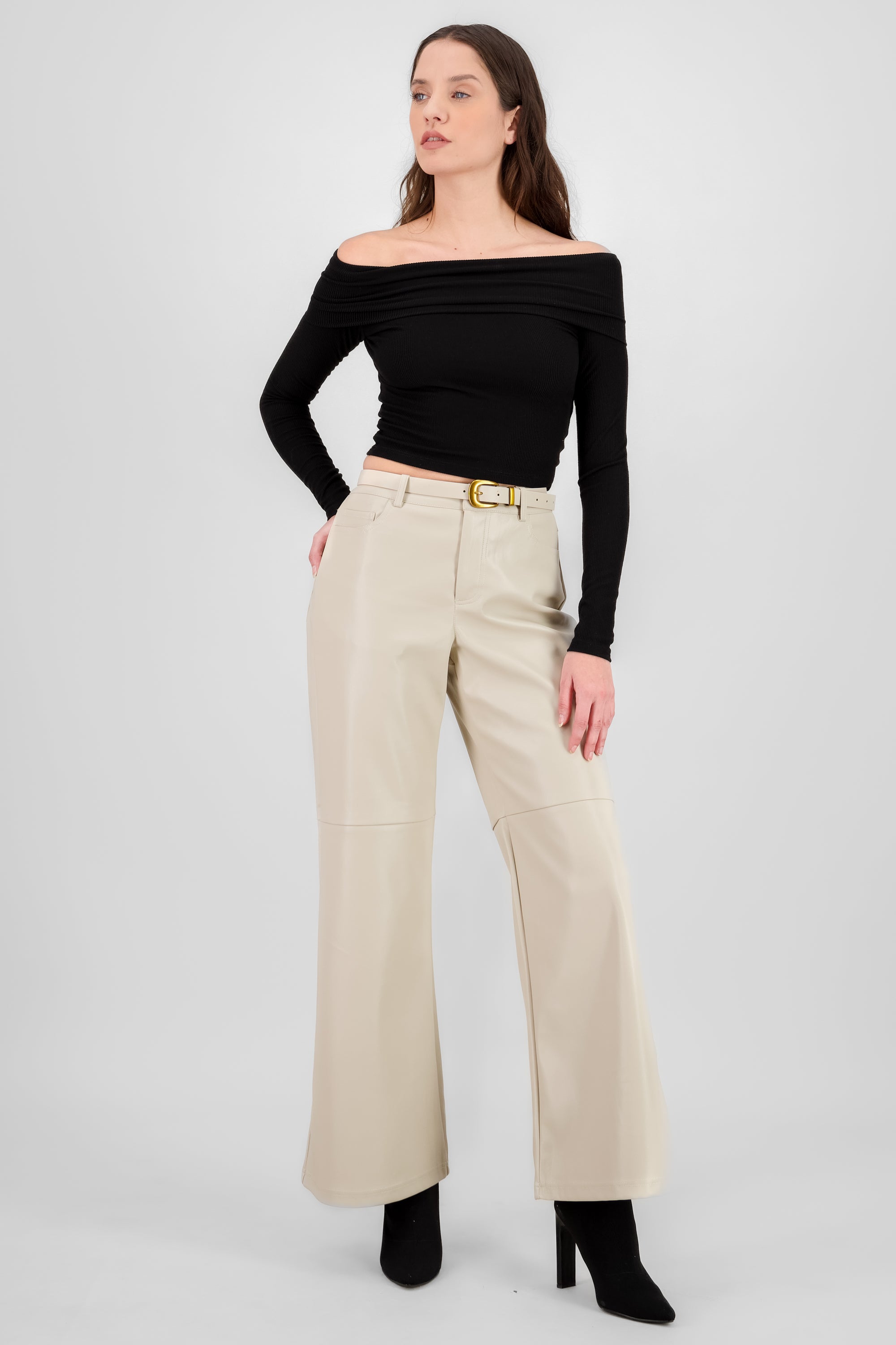 Pantalon recto detalle cinturon CREMA