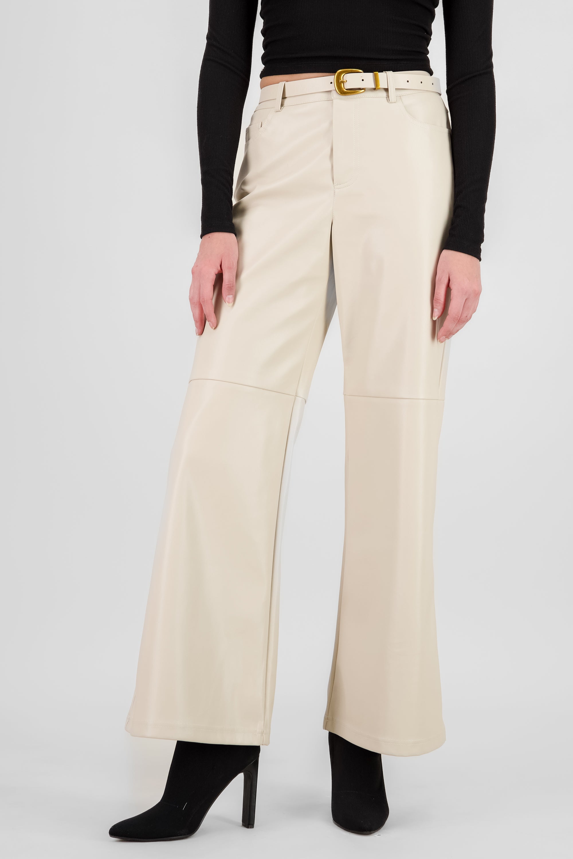 Pantalon recto detalle cinturon CREMA