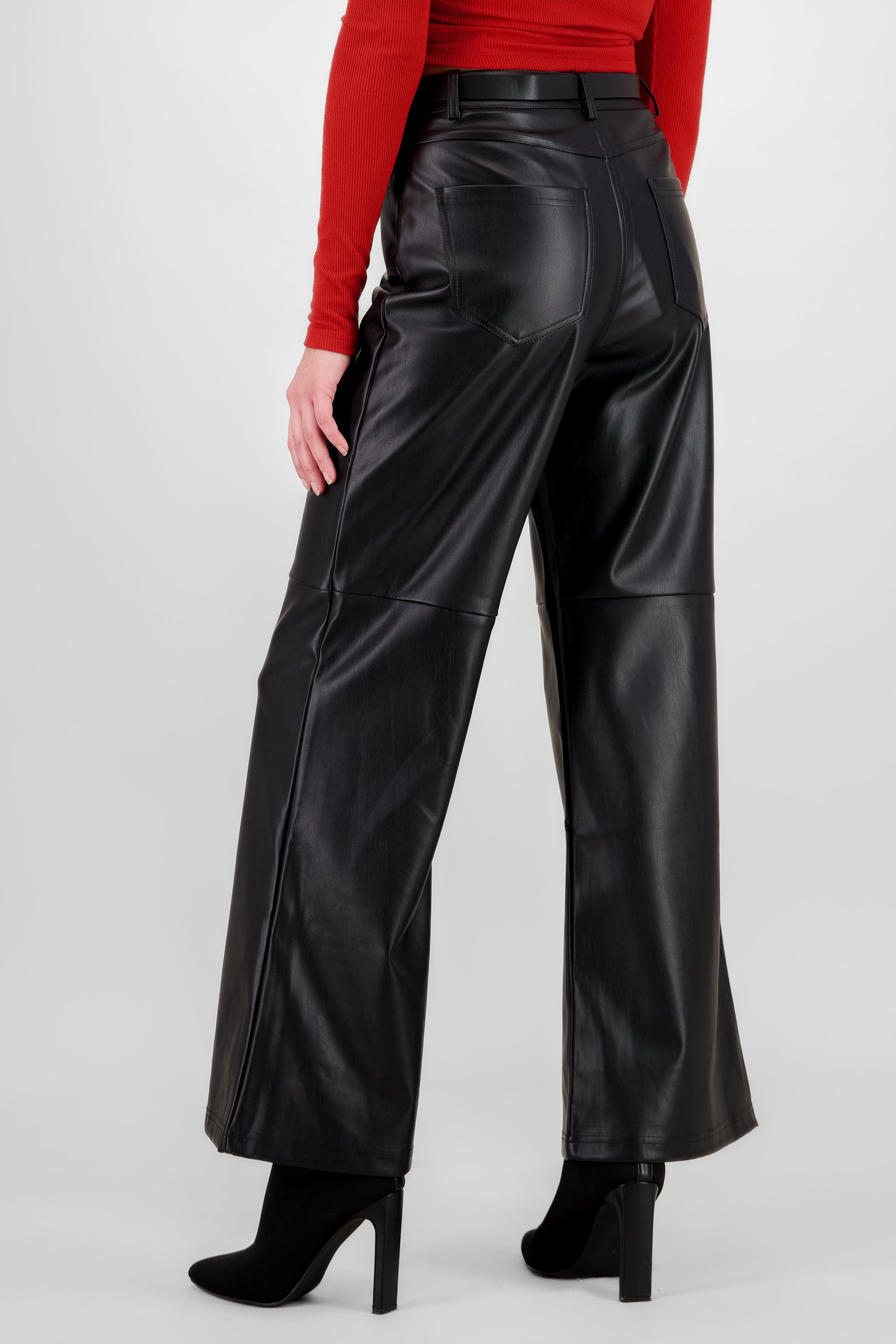 Pantalon recto detalle cinturon NEGRO