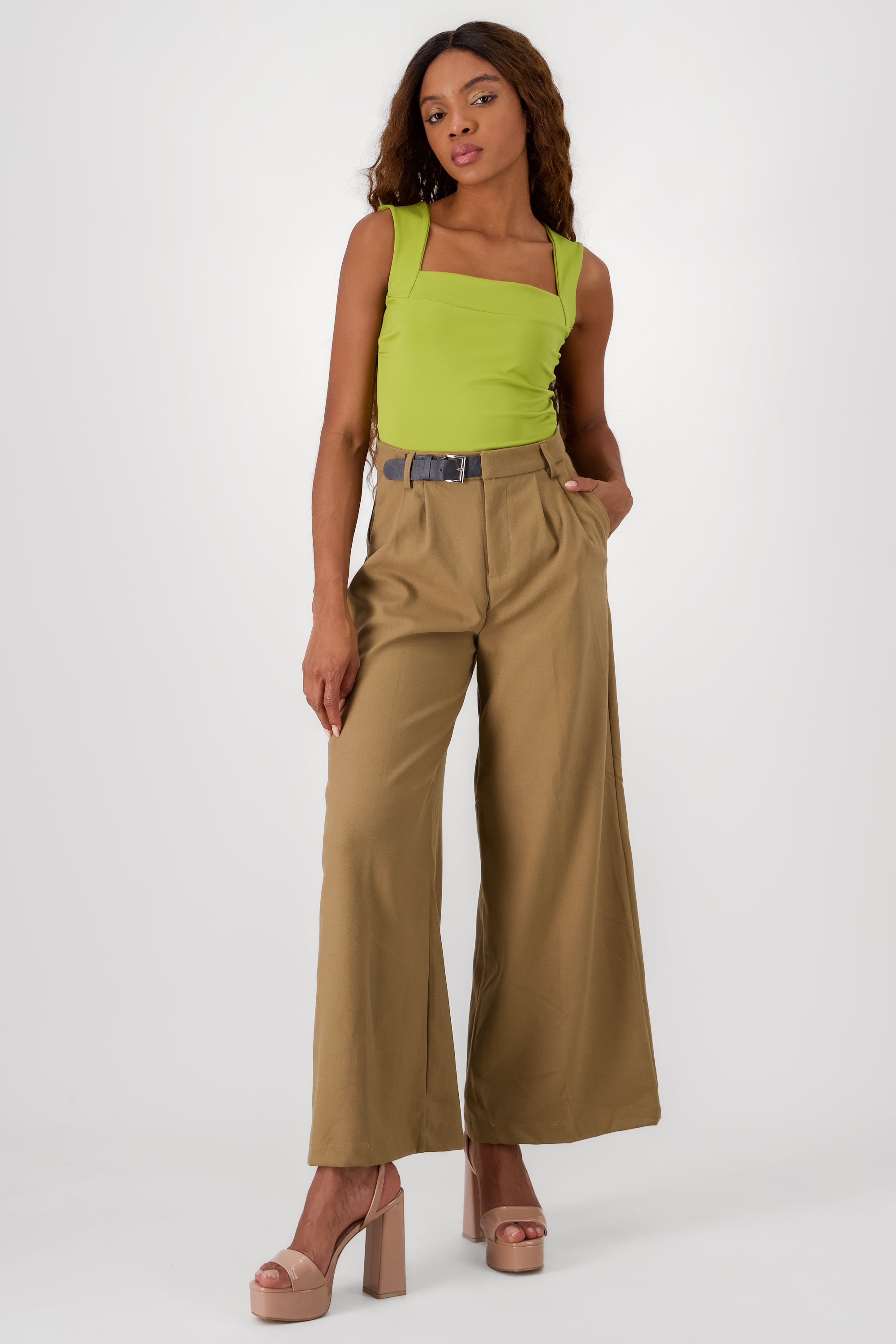 Pantalon amplio detalle cinturon pretina BEIGE