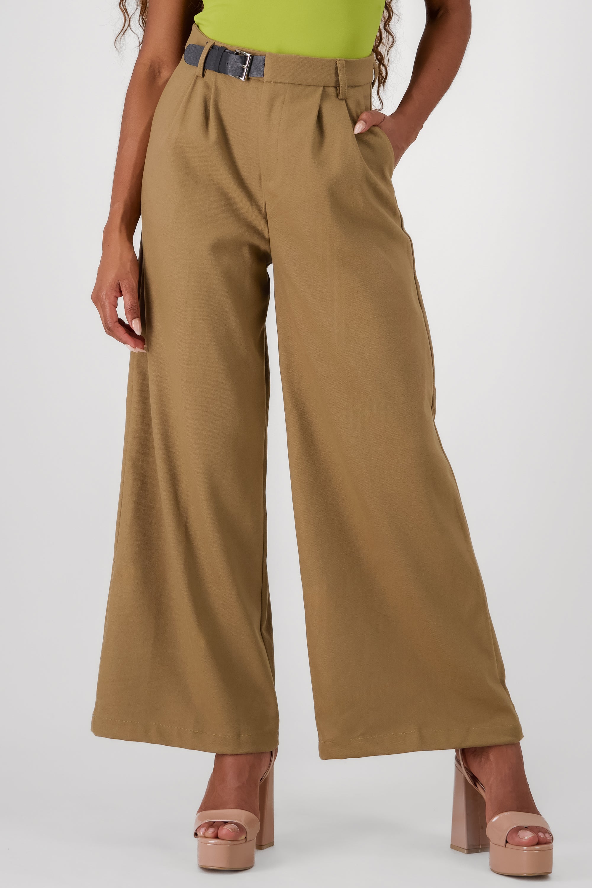 Pantalon amplio detalle cinturon pretina BEIGE