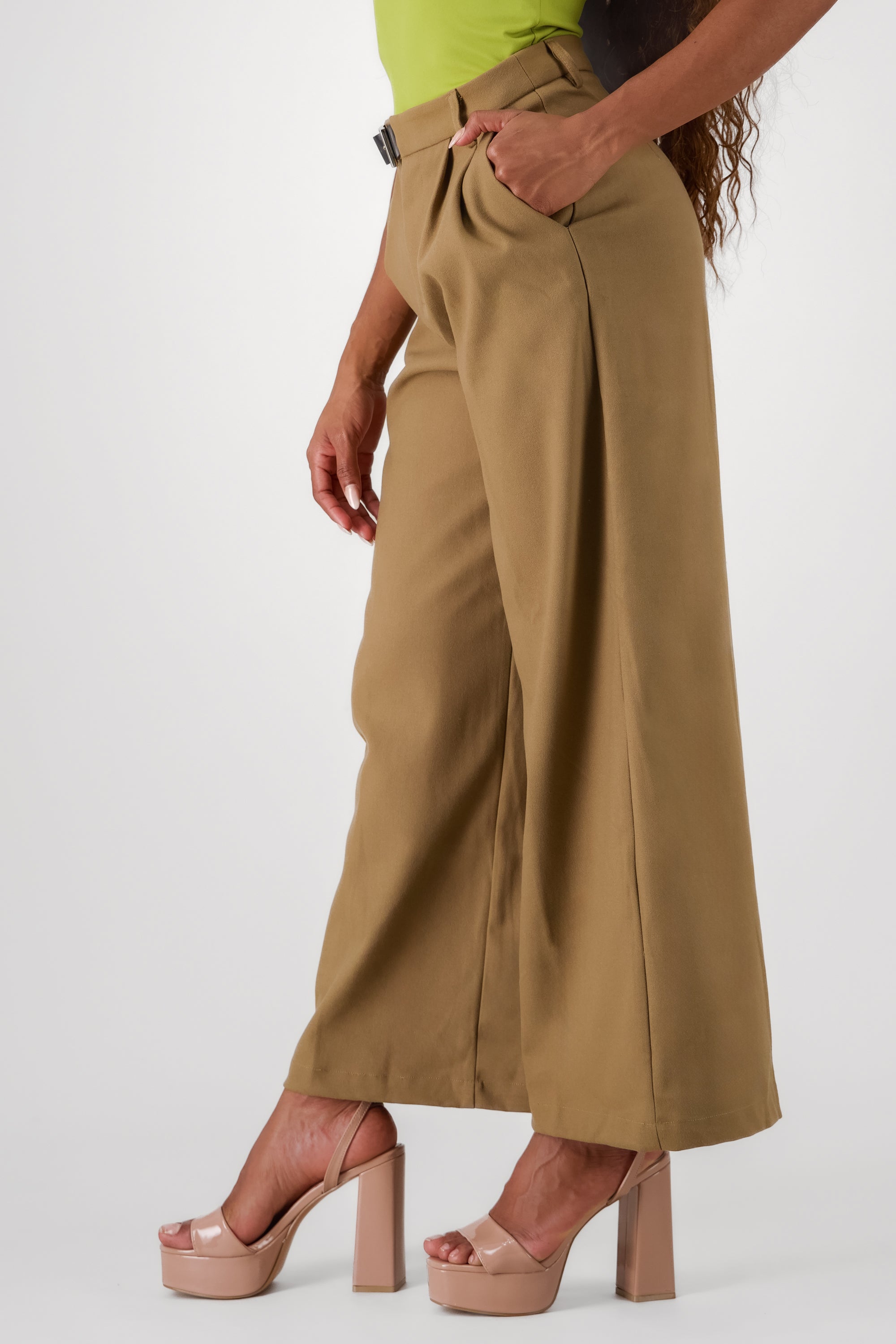 Pantalon amplio detalle cinturon pretina BEIGE