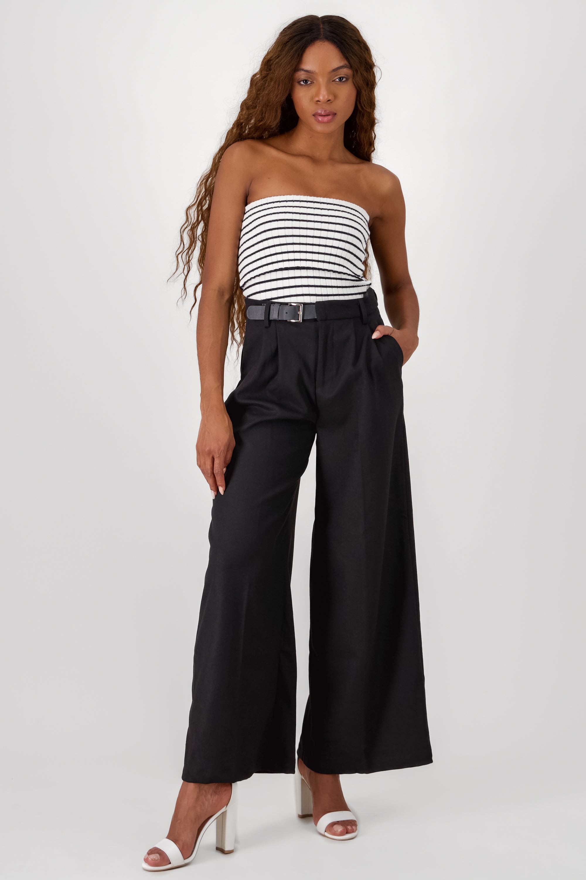 Pantalon amplio detalle cinturon pretina NEGRO