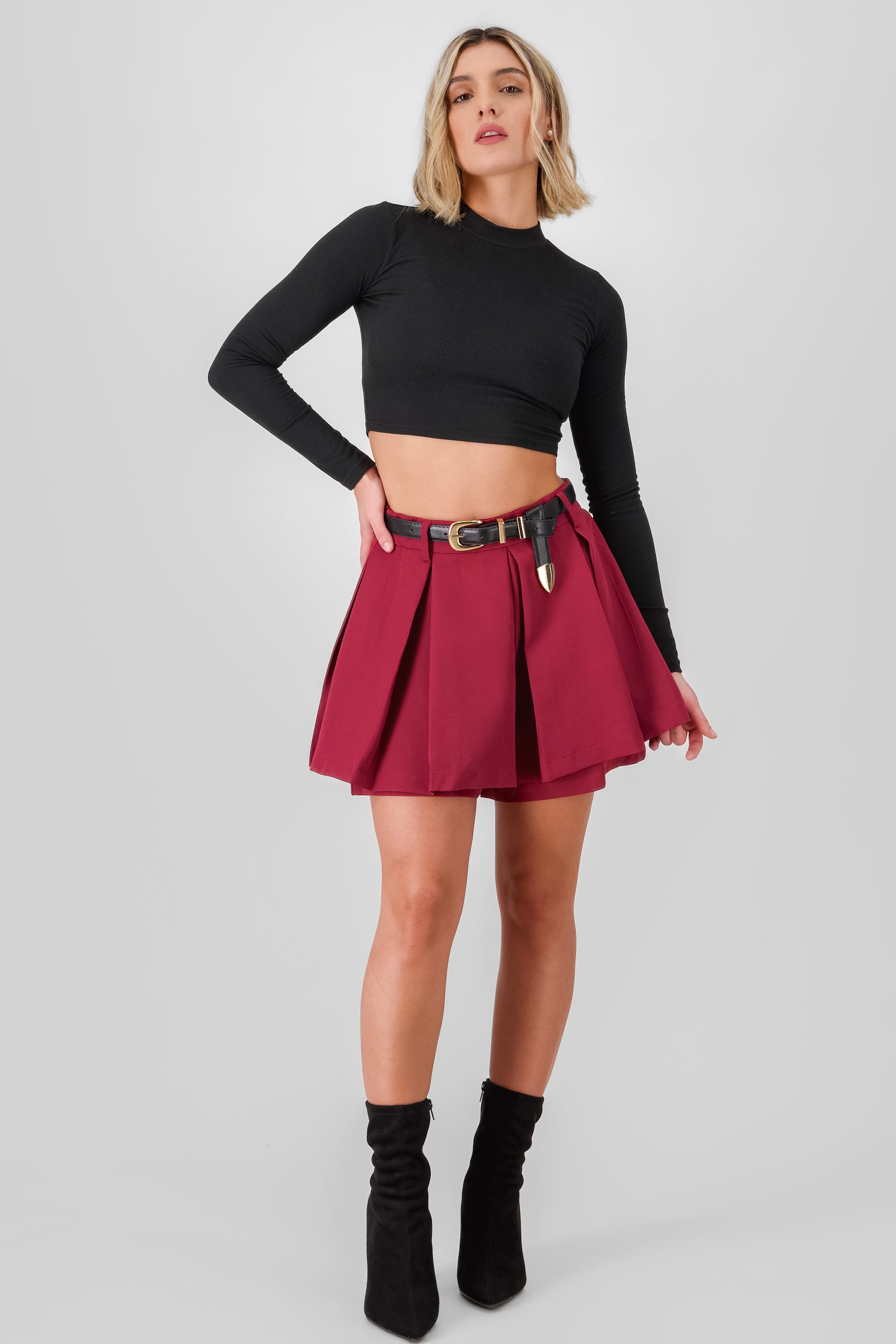 Falda short tableada detalle cinturon VINO