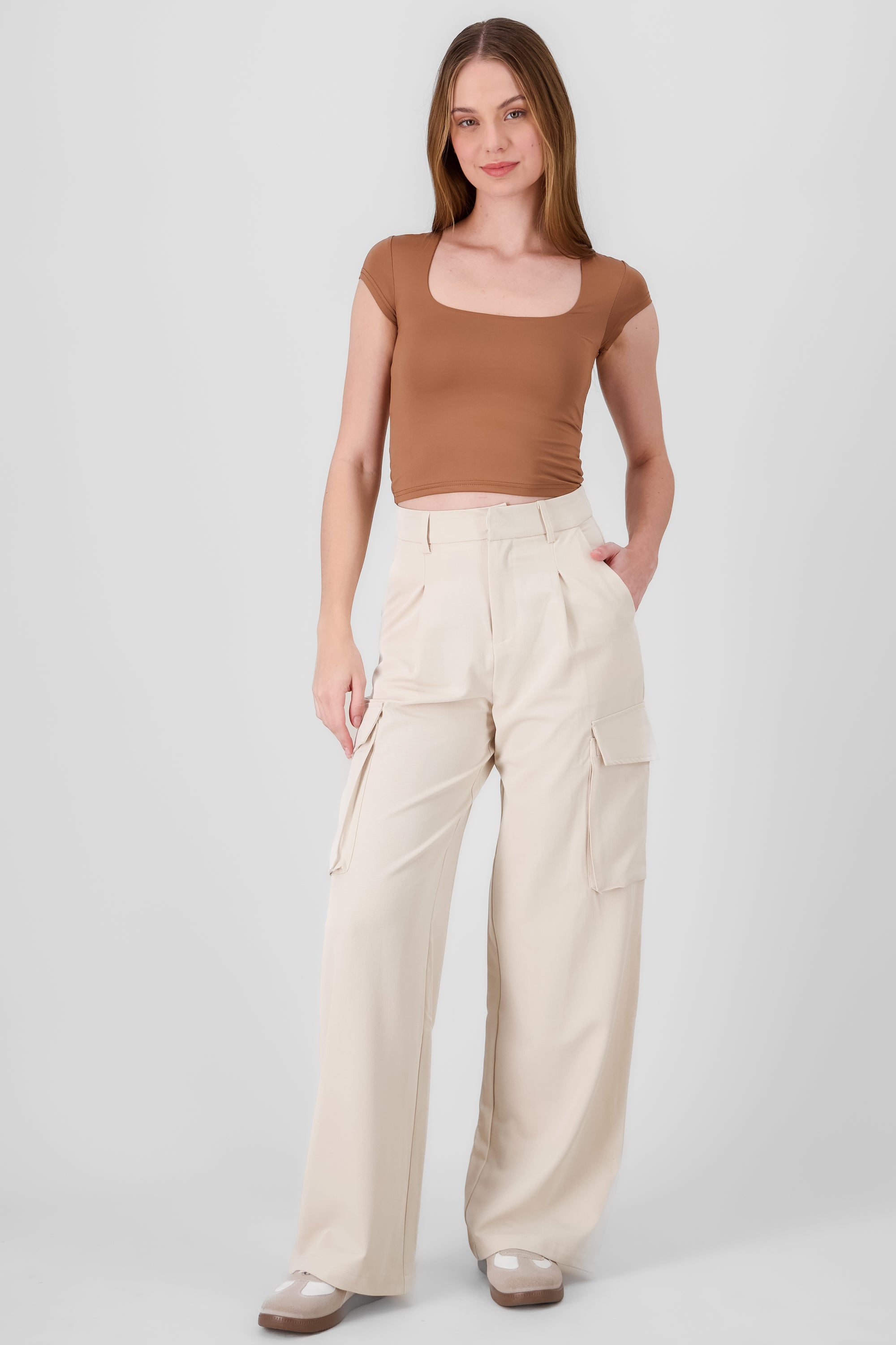 Pantalon sastre detalle bolsas cargo BEIGE