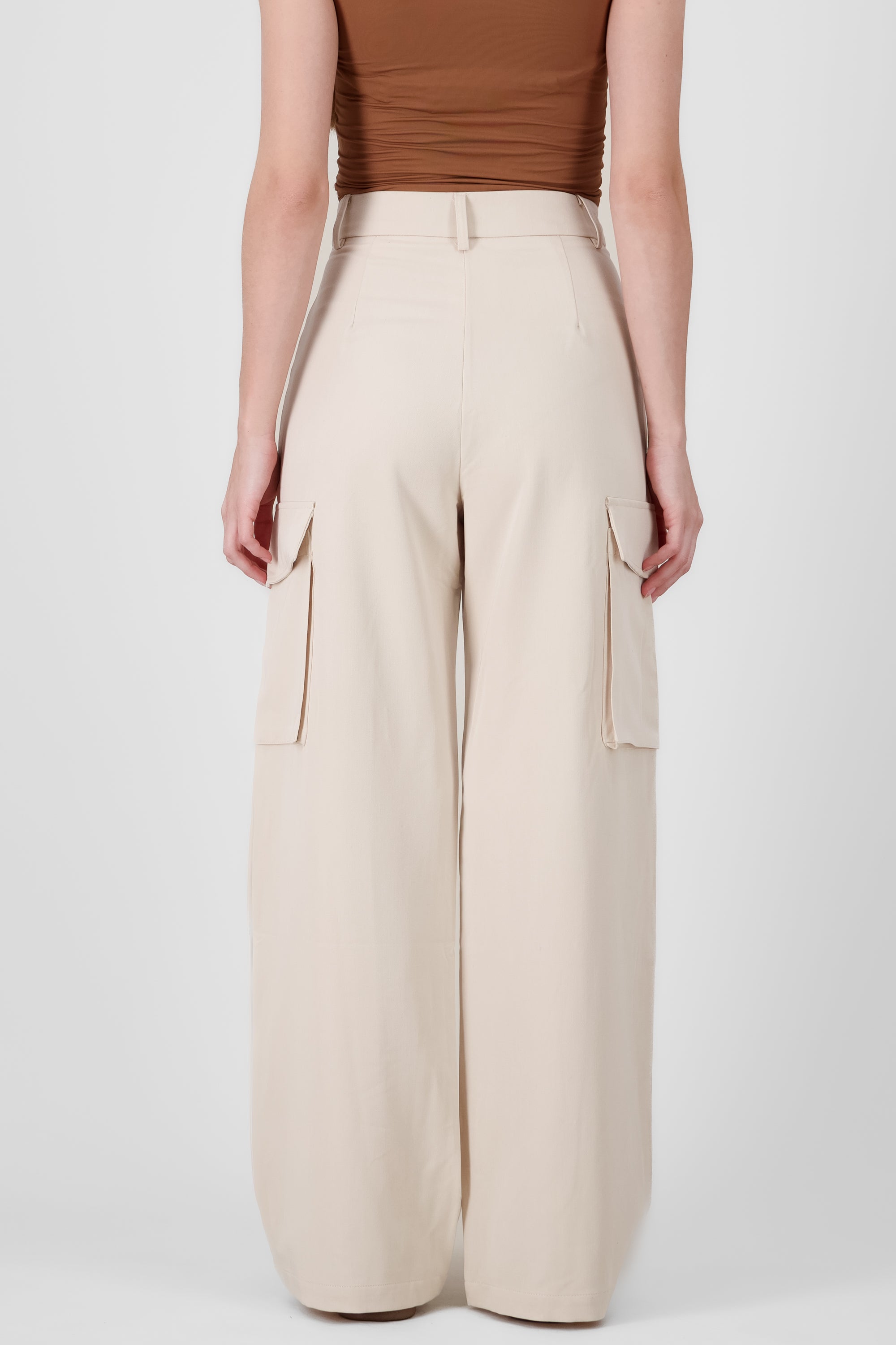 Pantalon sastre detalle bolsas cargo BEIGE