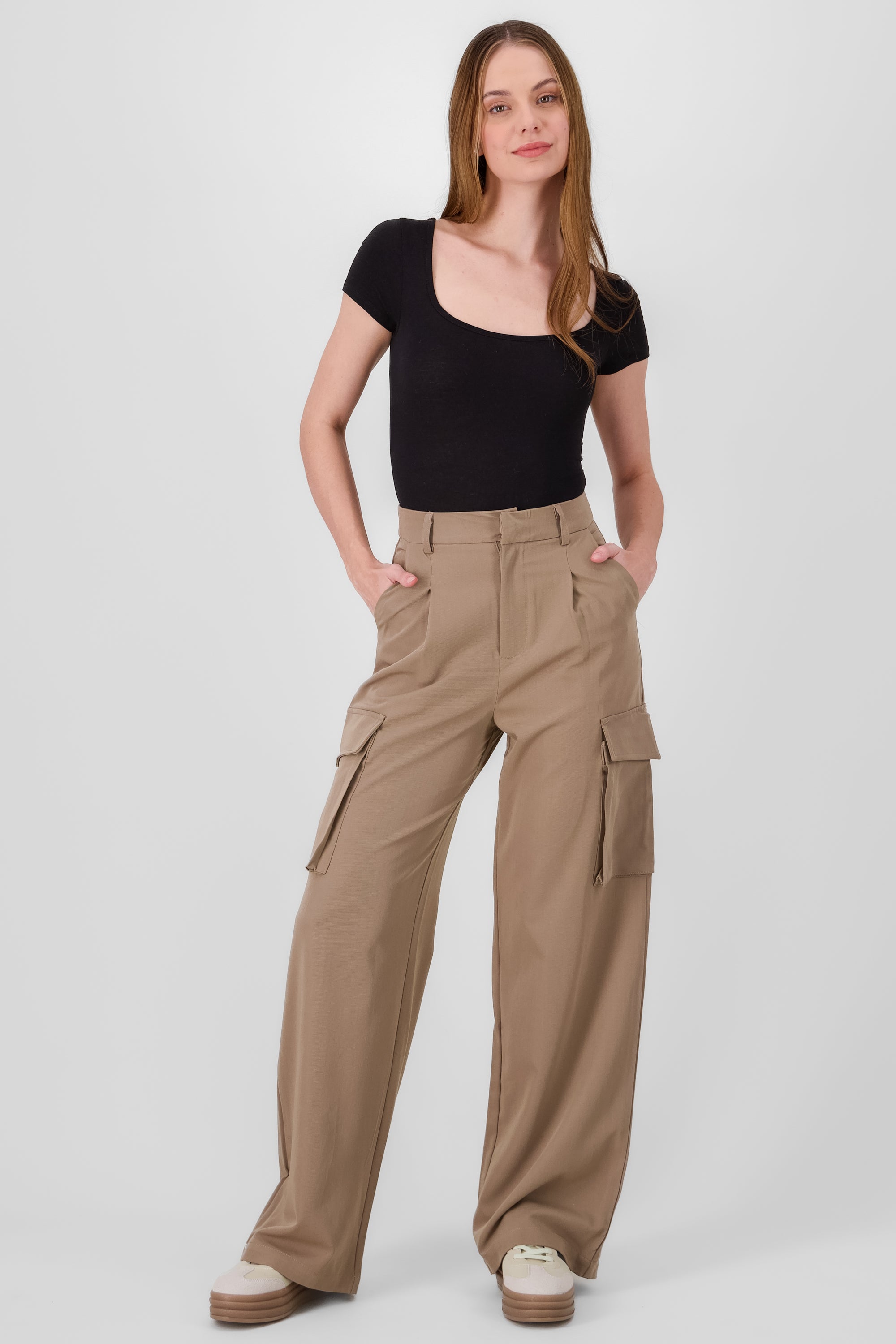 Pantalon sastre detalle bolsas cargo KHAKI