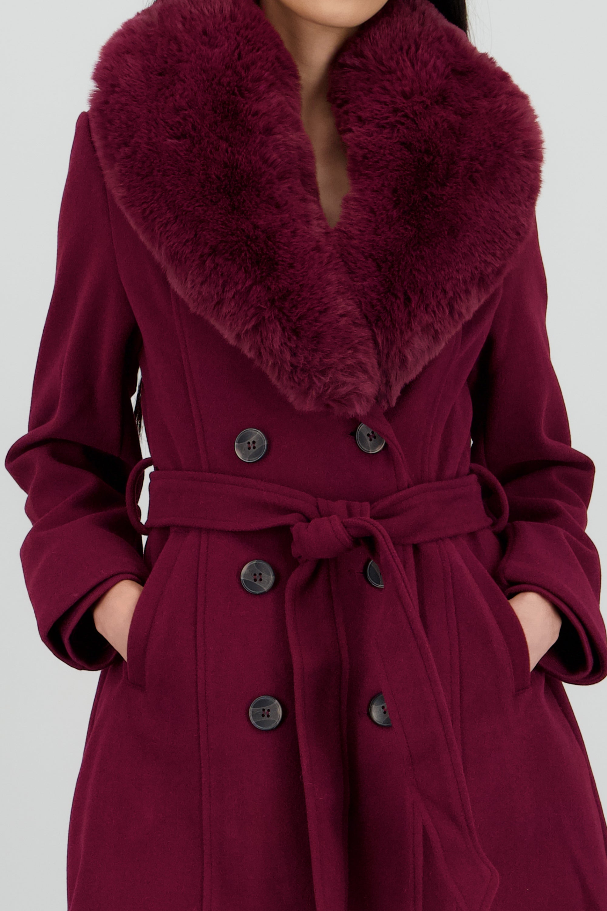 Abrigo largo detalle peluche CIRUELA
