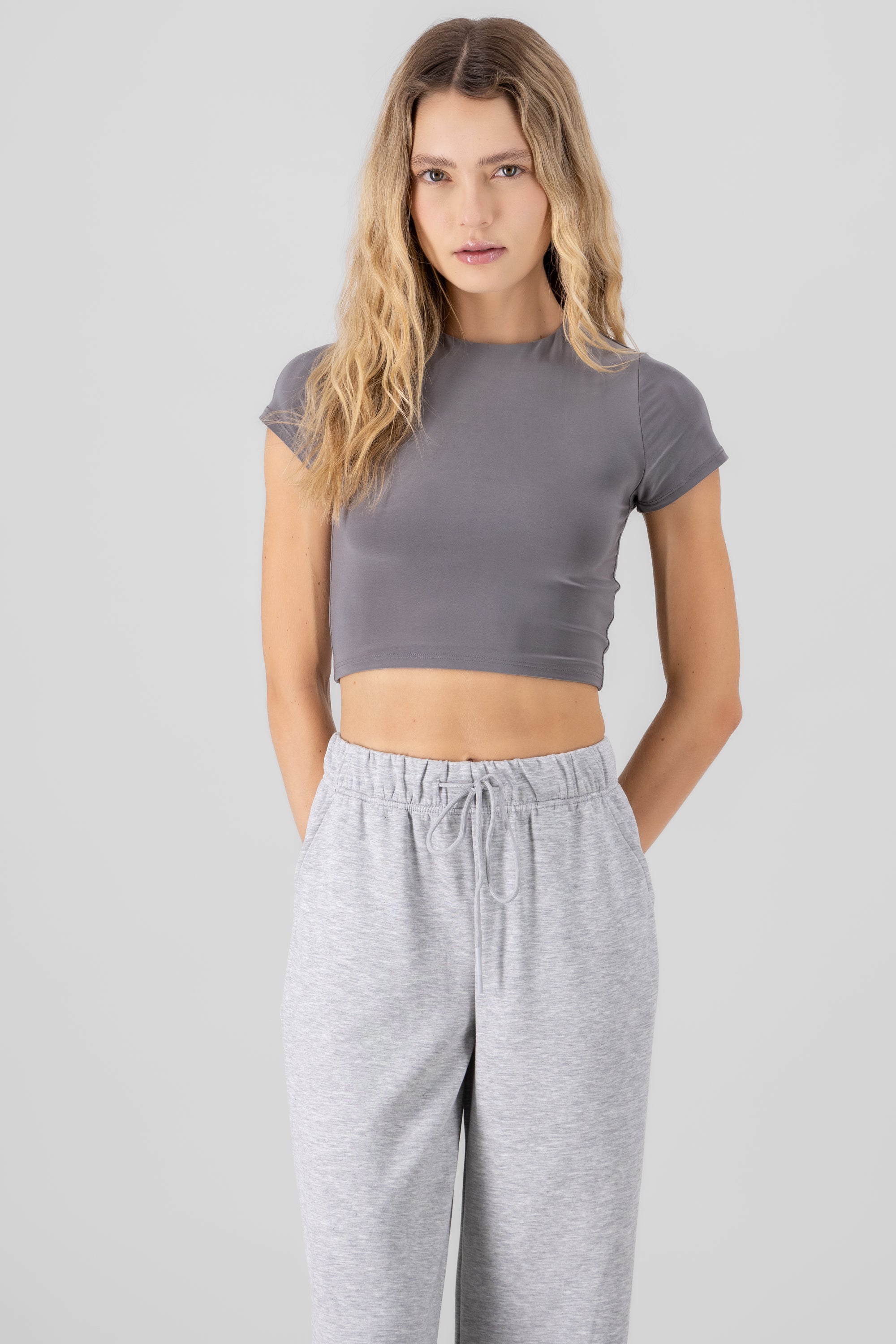 Top crop doble tela manga corta GRIS