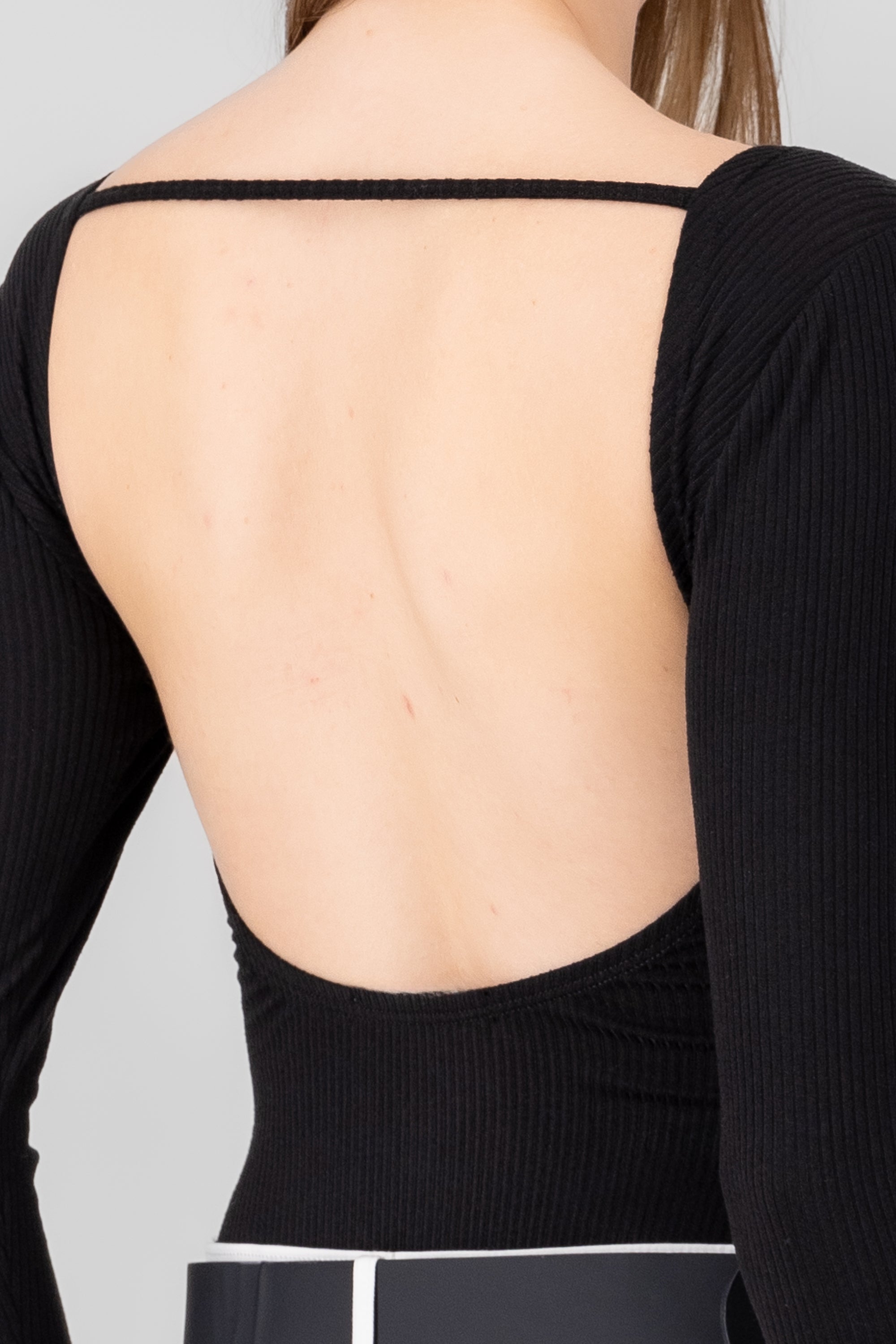 Body rib manga larga detalle escote espalda NEGRO