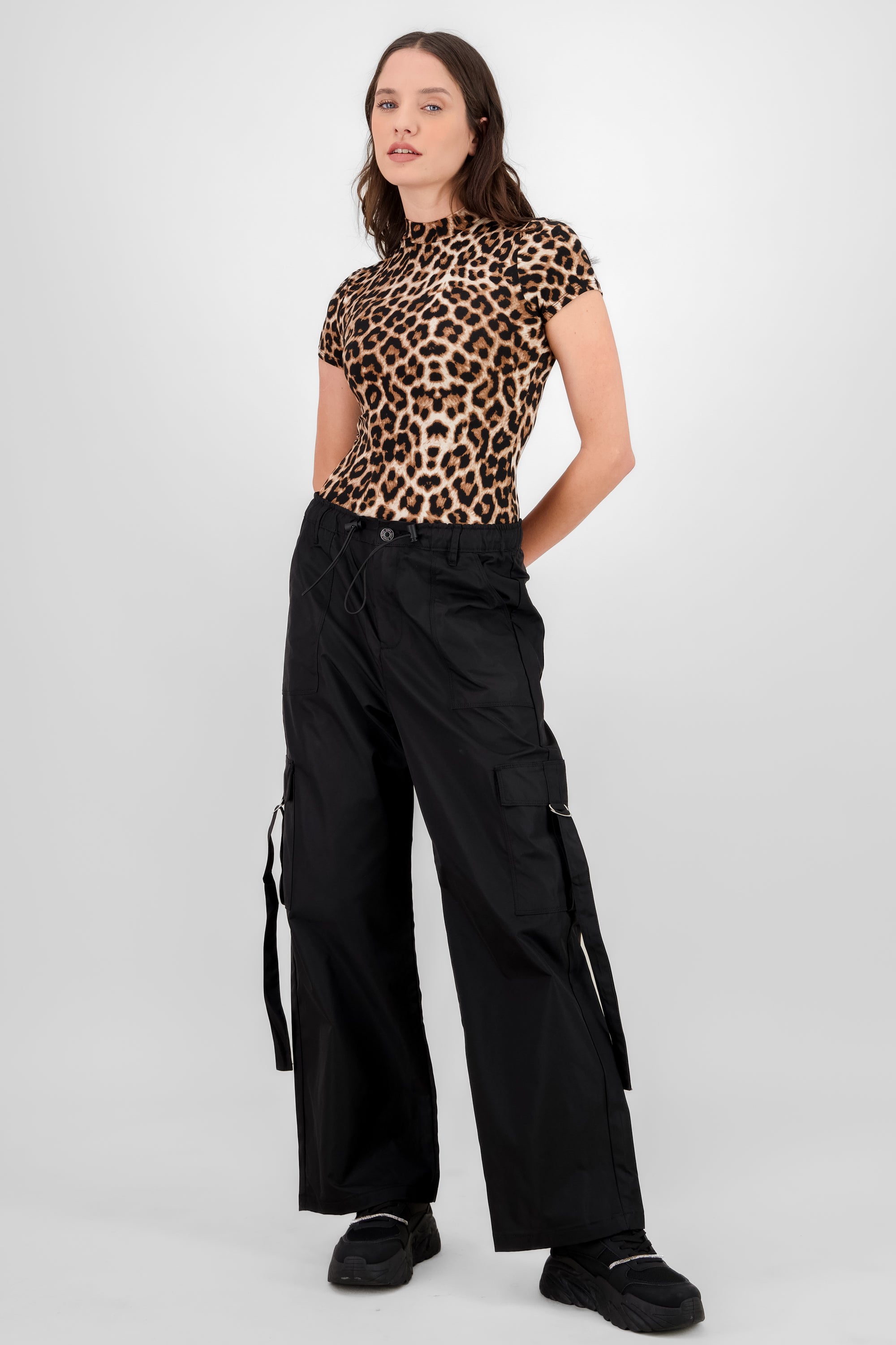 Pantalon cargo amplio NEGRO