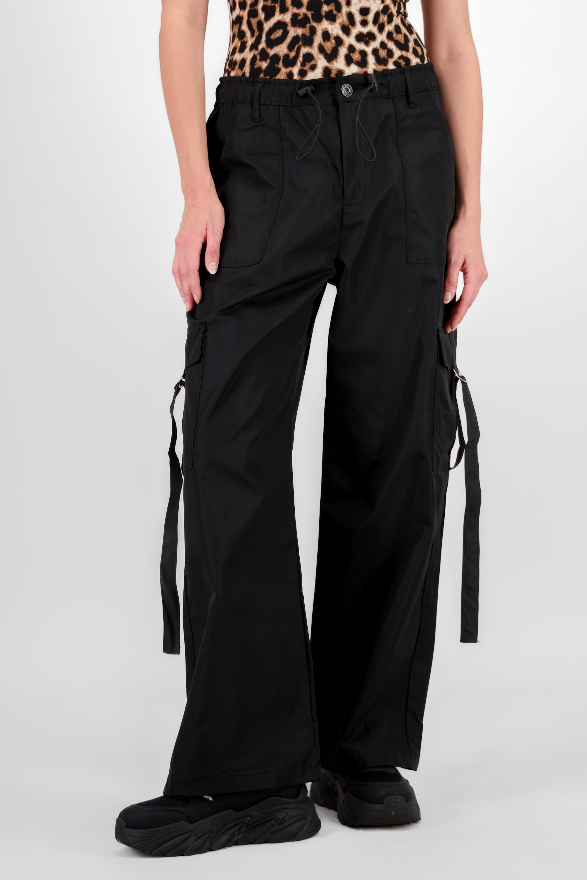 Pantalon cargo amplio NEGRO