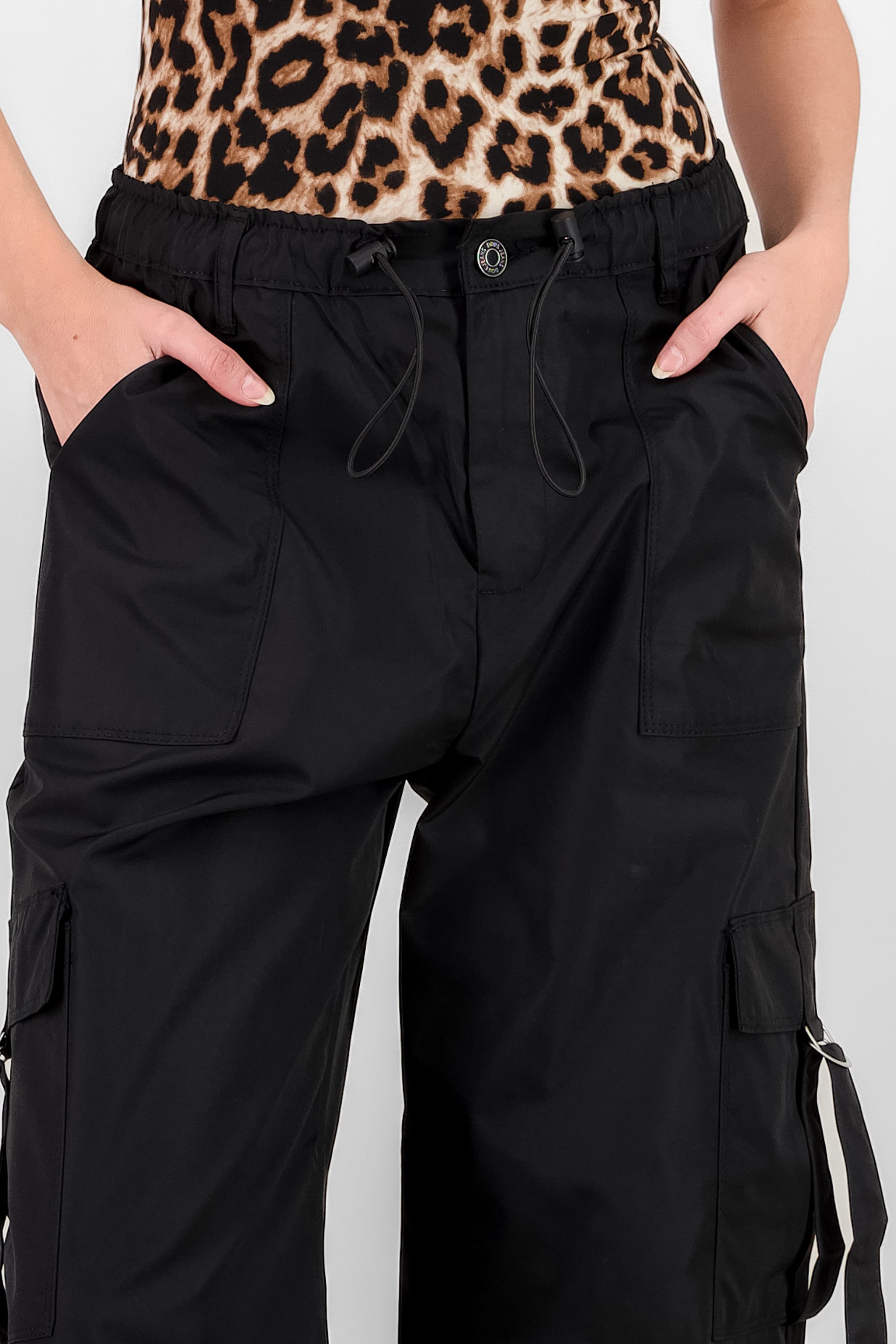 Pantalon cargo amplio NEGRO