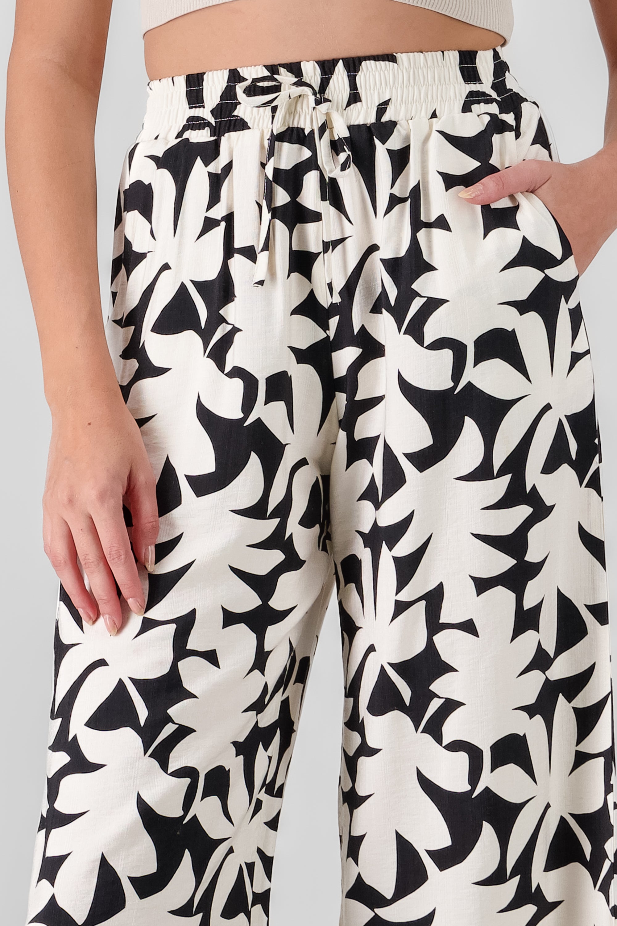 Pantalon amplio estampado tropical NEGRO COMBO